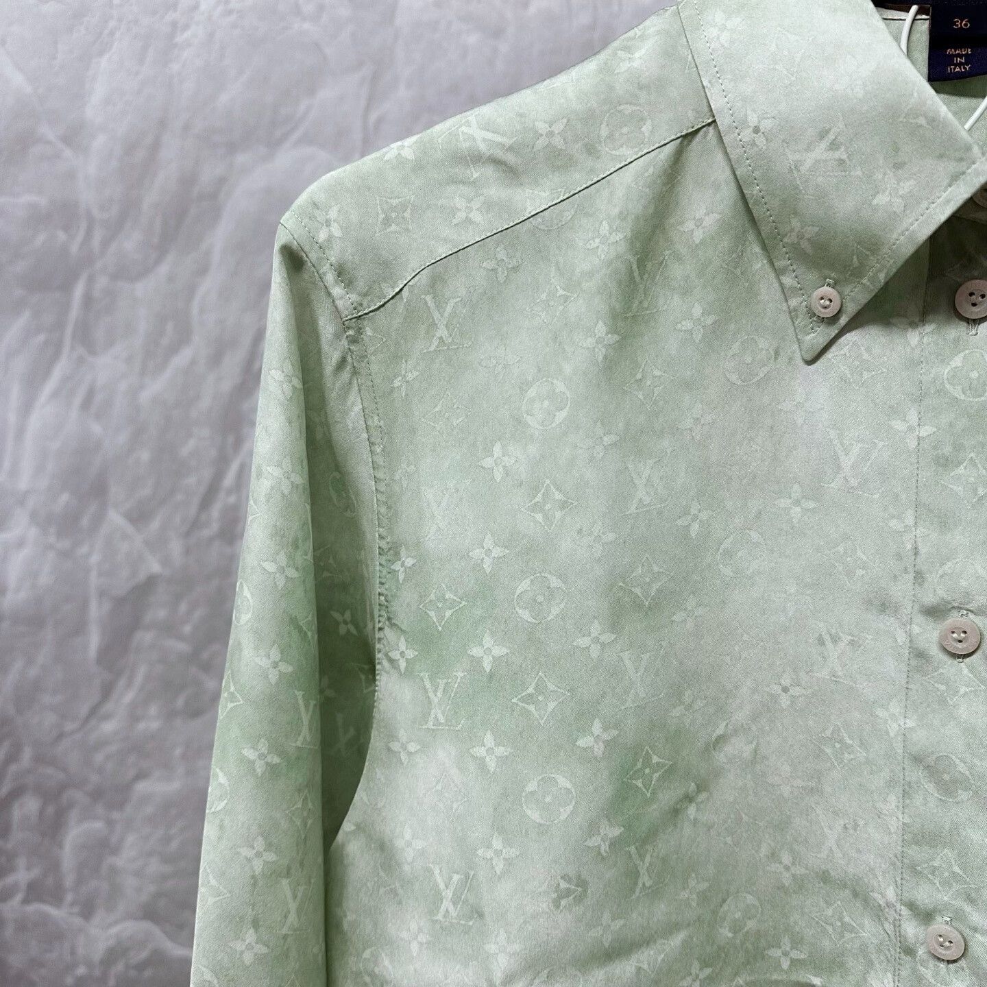 Louis Vuitton Louis Vuitton Logo Silk Shirt in Green Size S / US 4 / IT 40 - 3 Thumbnail