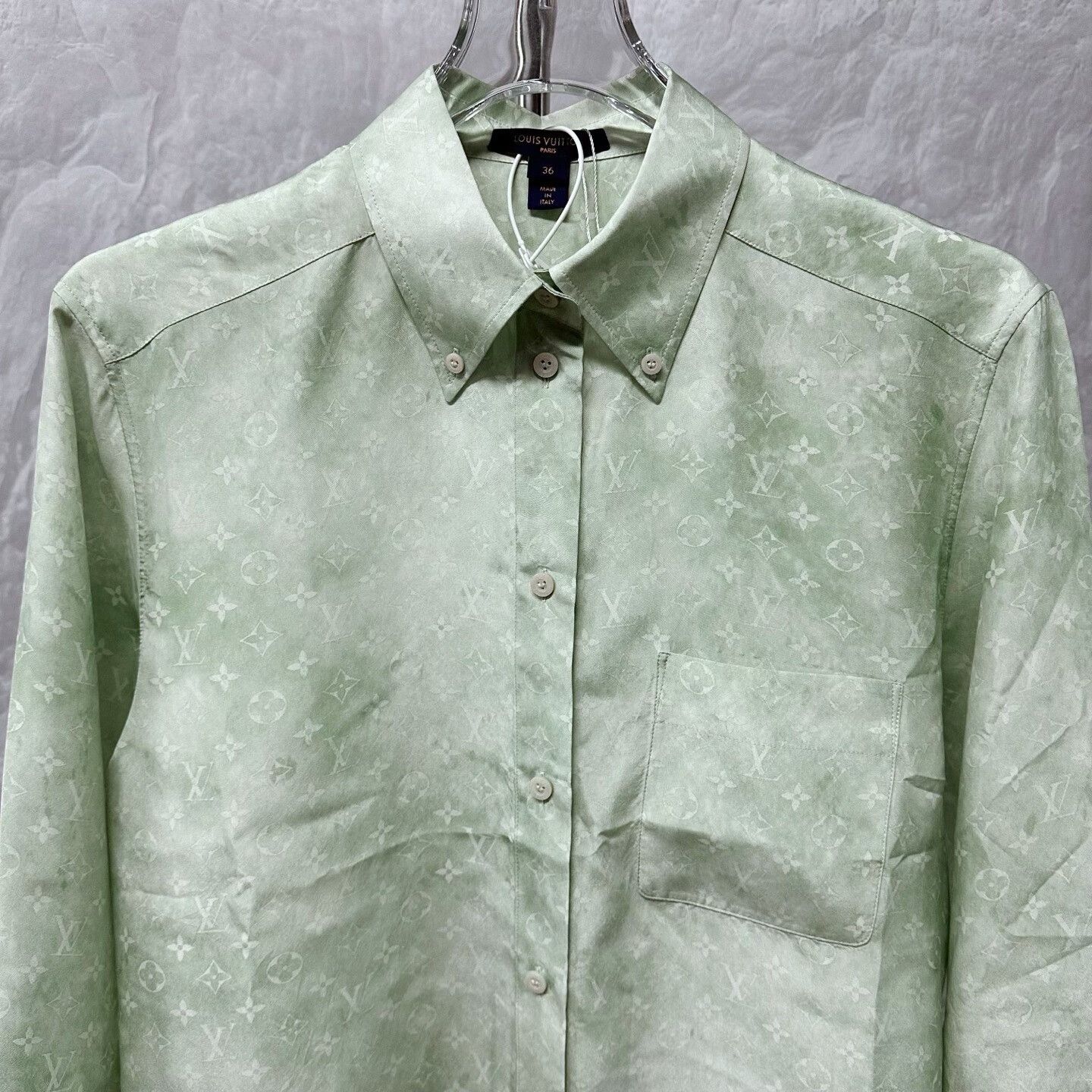 Louis Vuitton Louis Vuitton Logo Silk Shirt in Green Size S / US 4 / IT 40 - 2 Thumbnail