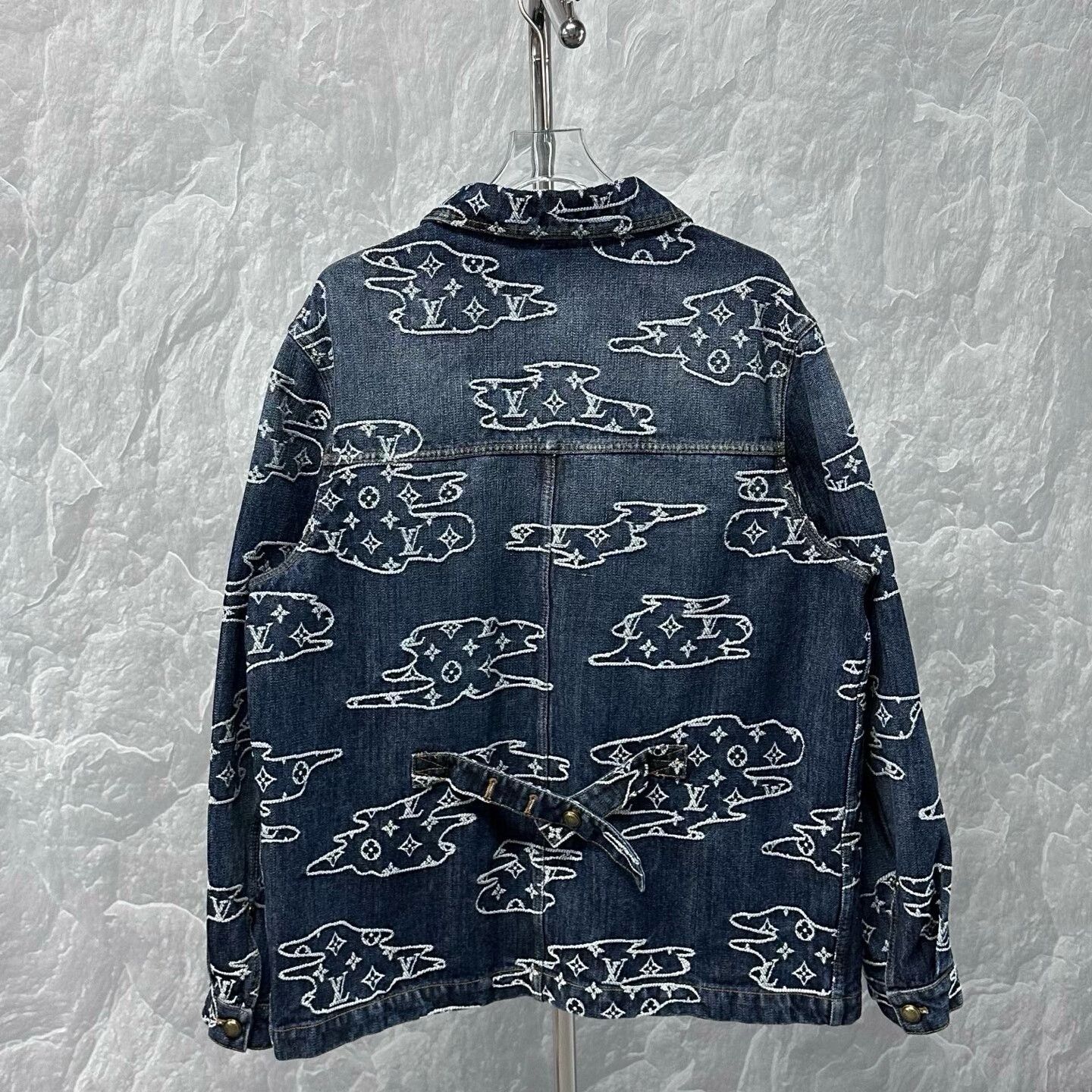 Louis Vuitton louis vuitton cloud embroidered denim jacket Size US L / EU 52-54 / 3 - 4 Thumbnail