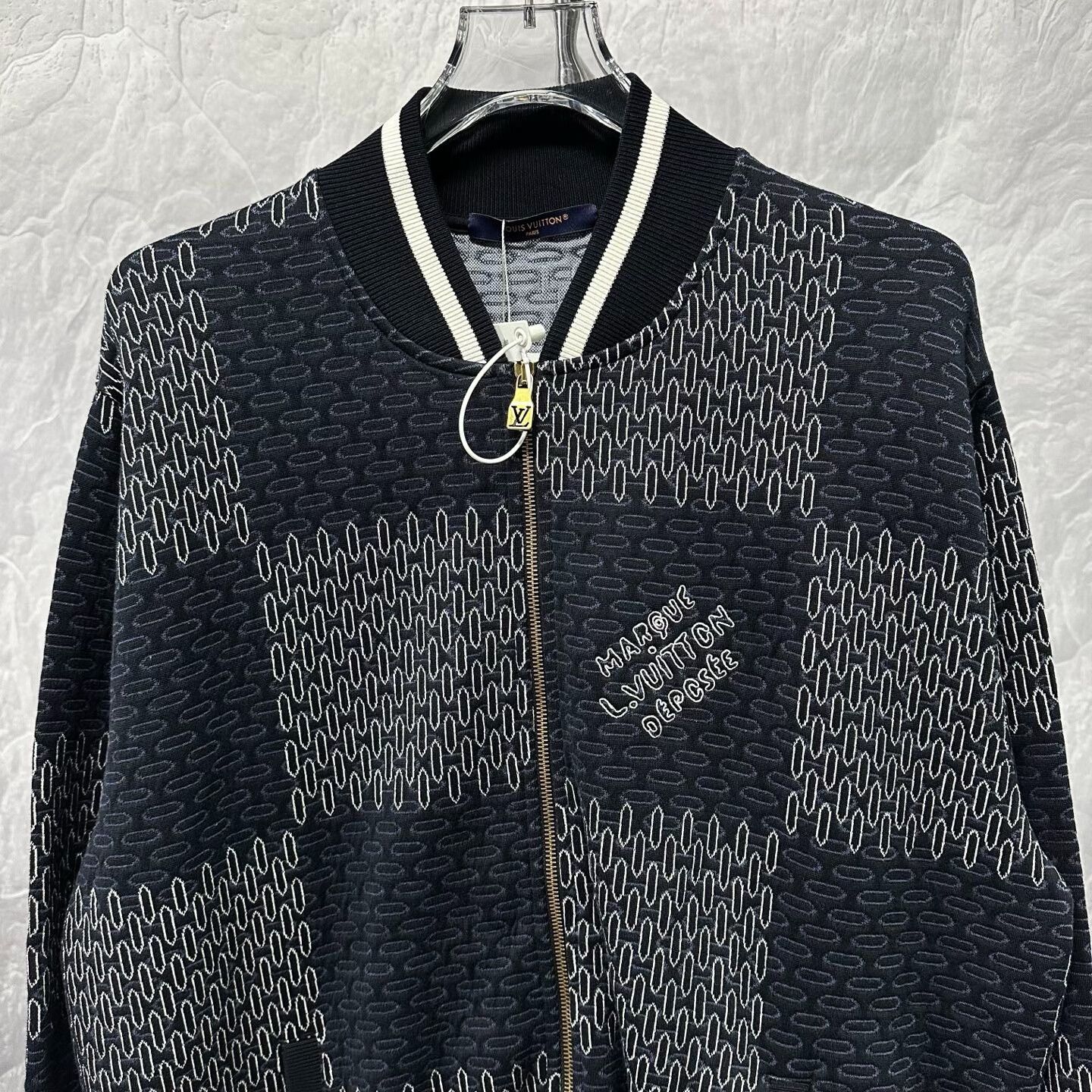Louis Vuitton louis vuitton fw24 graphic bomber jacket Size US XXL / EU 58 / 5 - 2 Thumbnail