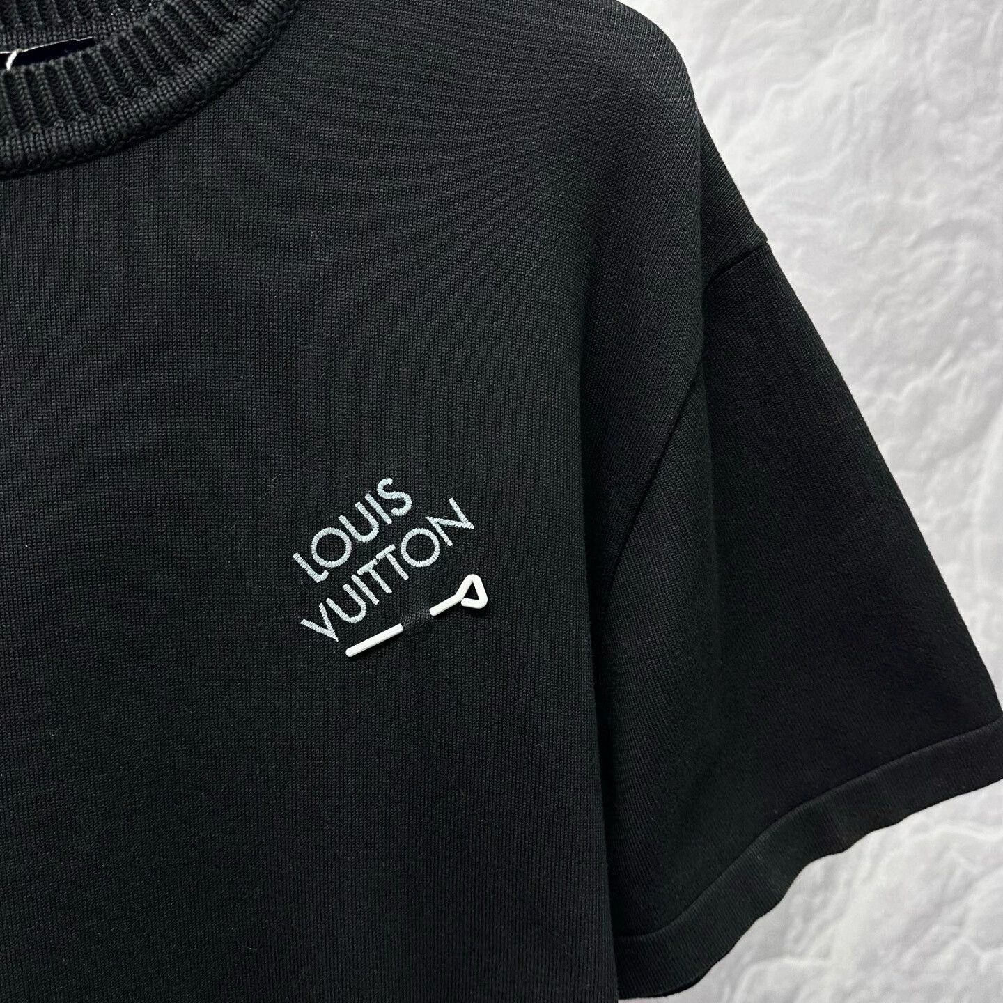 Louis Vuitton black louis vuitton short sleeve knit shirt Size US M / EU 48-50 / 2 - 3 Thumbnail