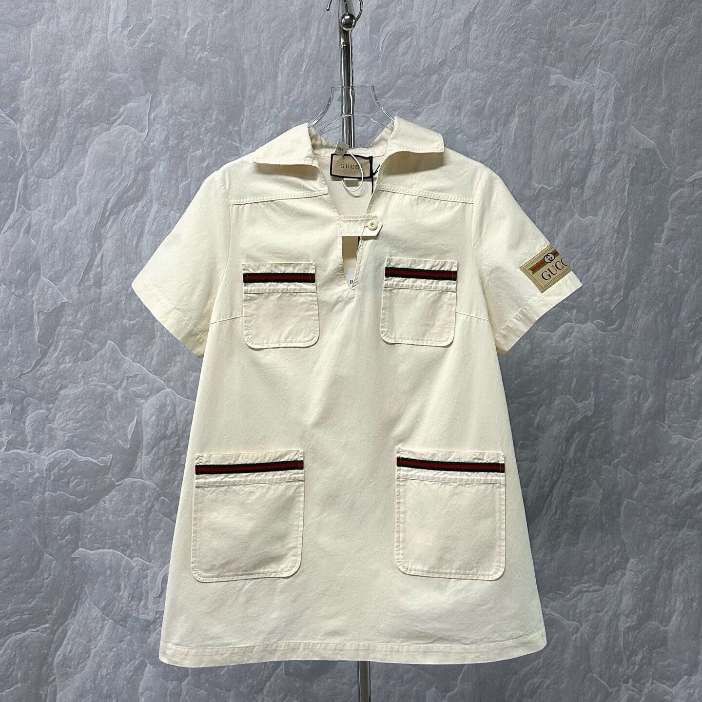 Gucci gucci logo pocket short sleeve dress Size M / US 6-8 / IT 42-44 - 2 Thumbnail