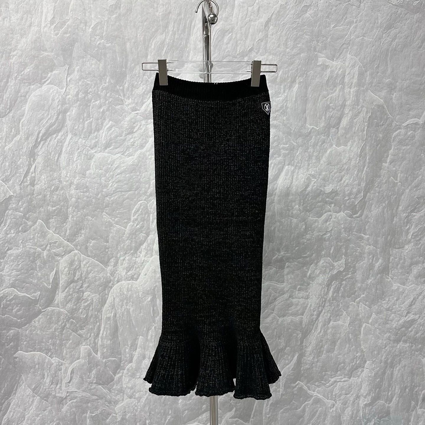 Louis Vuitton louis vuitton black fitted knit skirt Size 23" - 2 Thumbnail