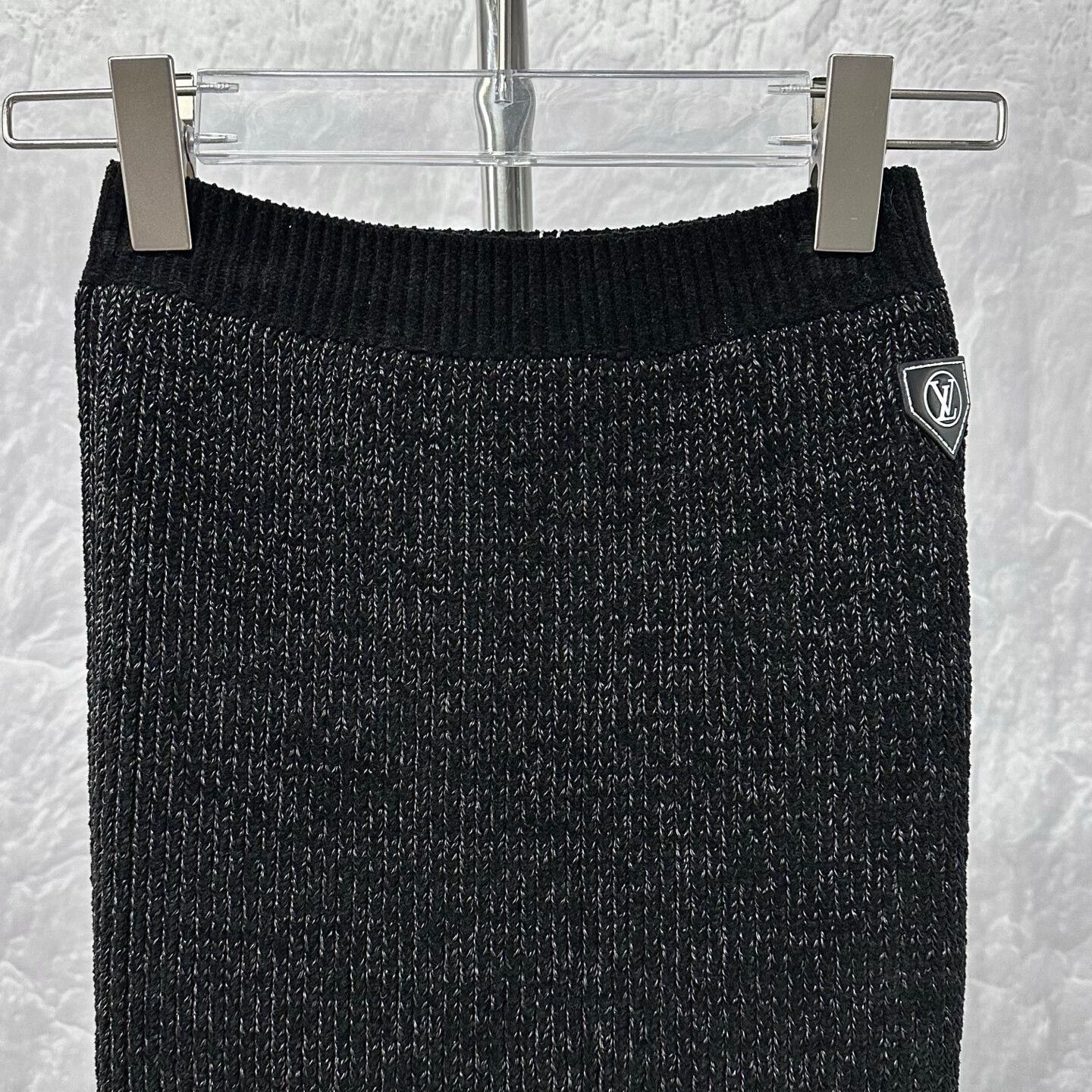 Louis Vuitton louis vuitton black fitted knit skirt Size 23" - 3 Thumbnail
