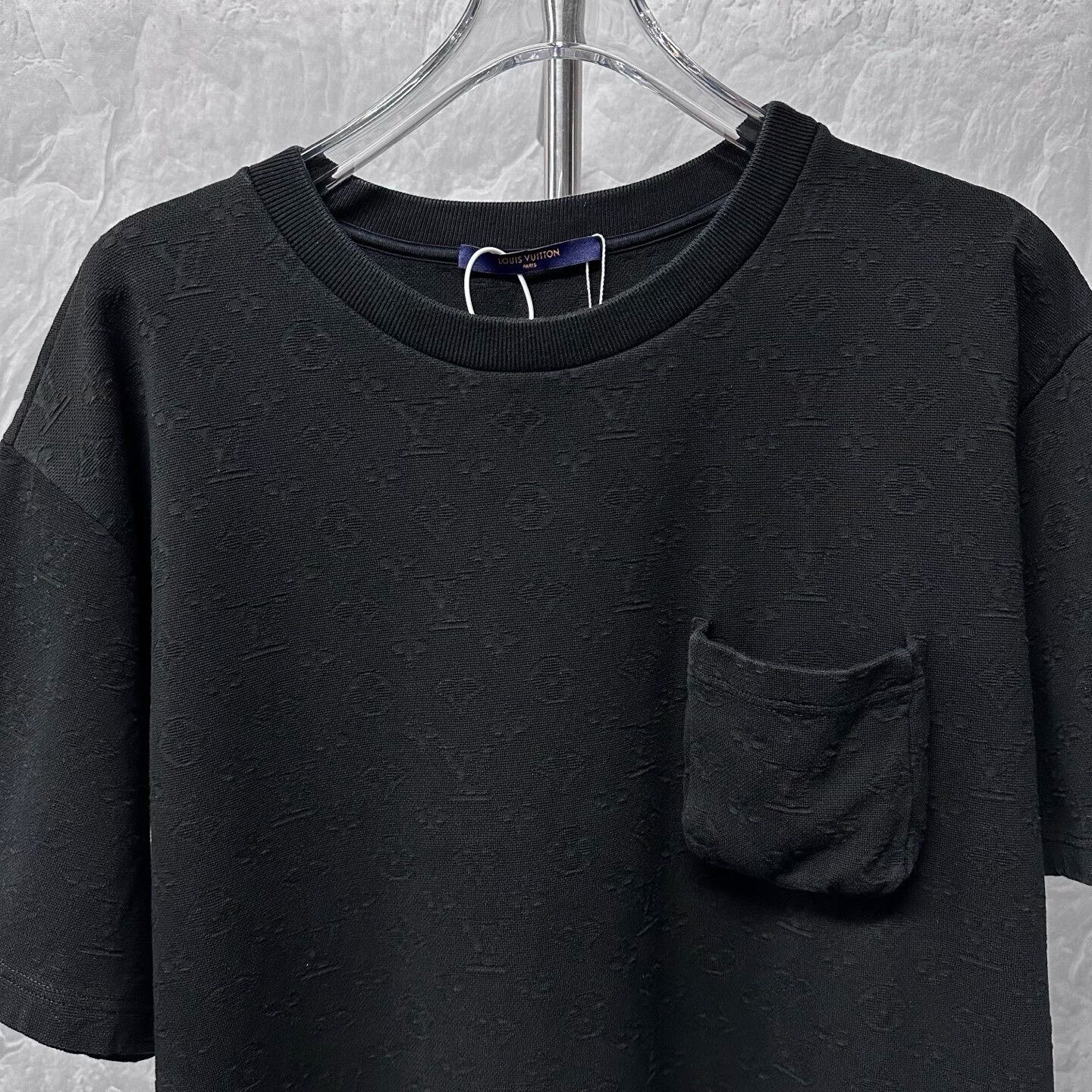 Louis Vuitton black louis vuitton short sleeve pocket t-shirt Size US L / EU 52-54 / 3 - 2 Thumbnail