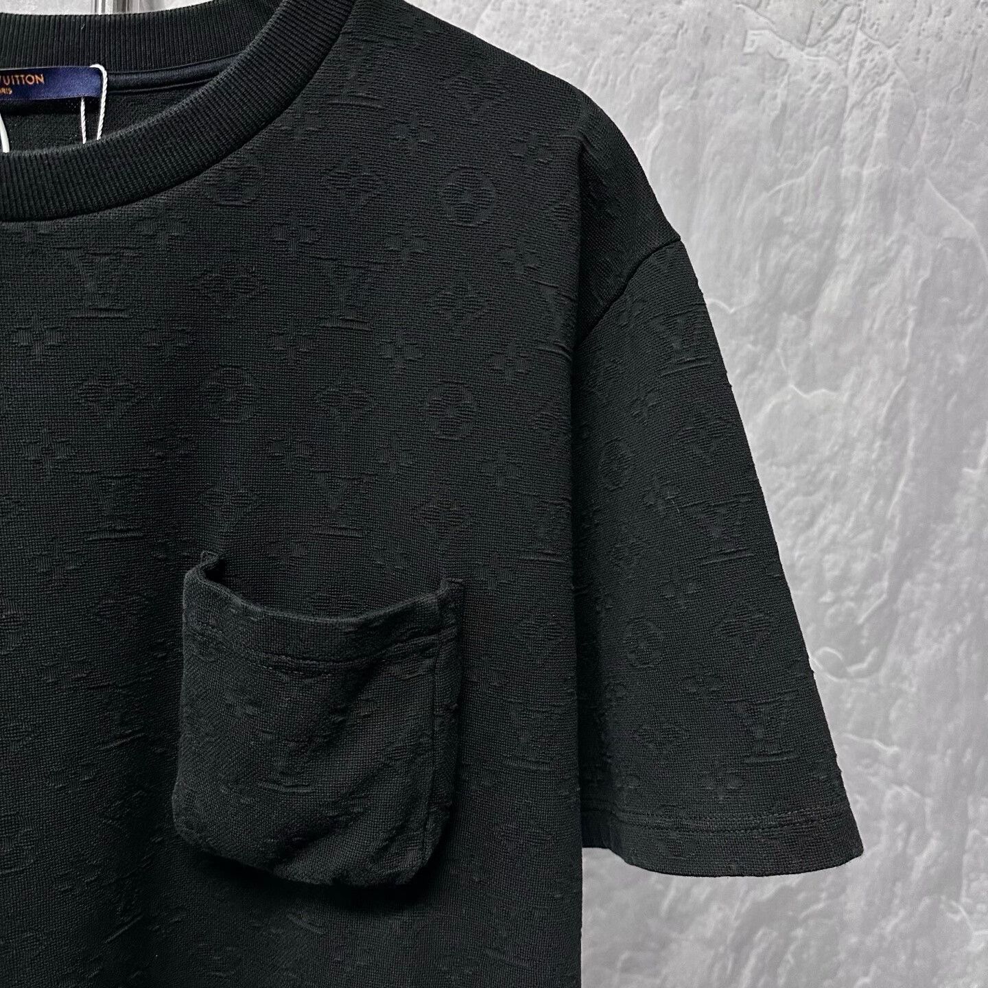 Louis Vuitton black louis vuitton short sleeve pocket t-shirt Size US L / EU 52-54 / 3 - 3 Thumbnail