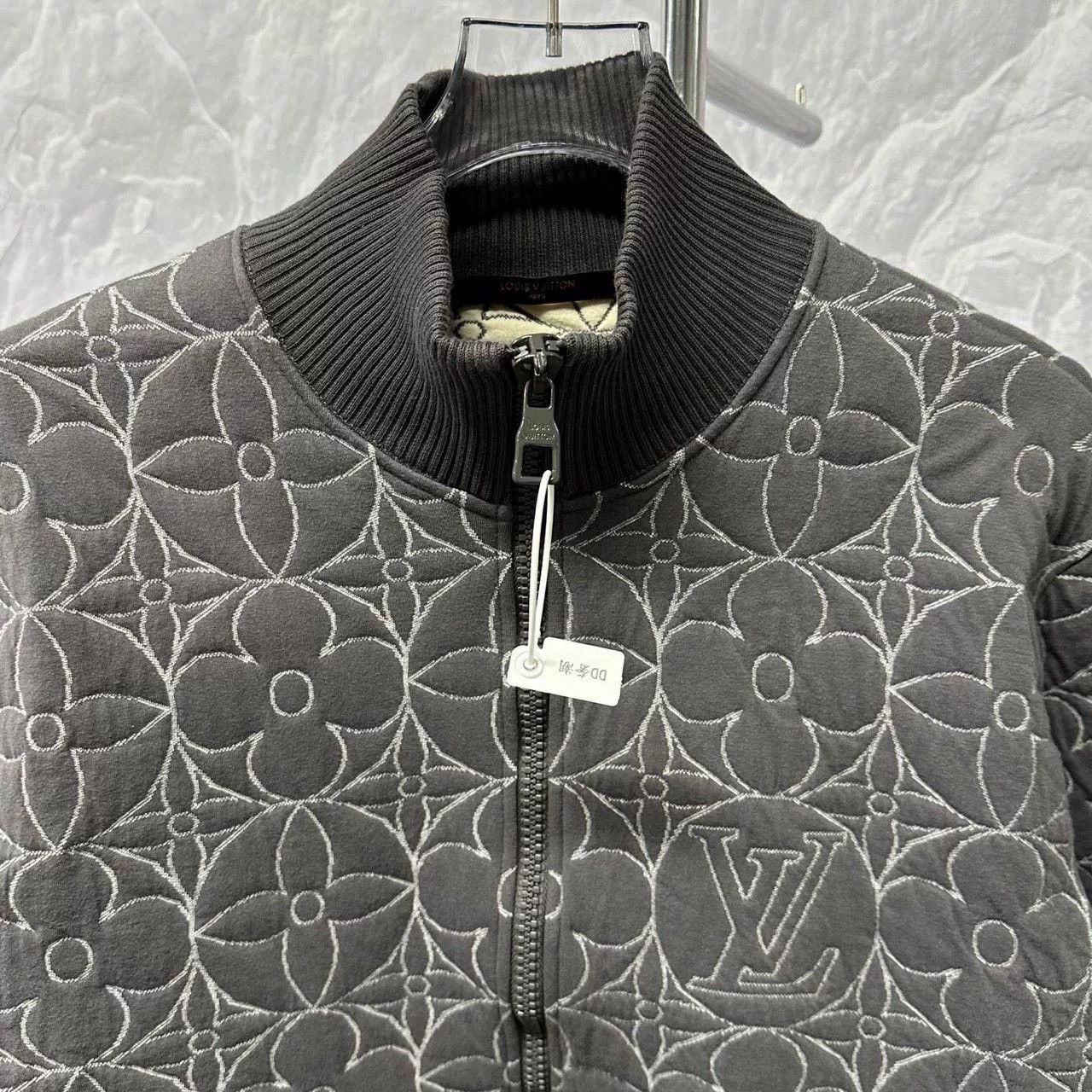 Louis Vuitton louis vuitton three flower embossed zip-up jacket Size L / US 10 / IT 46 - 2 Thumbnail