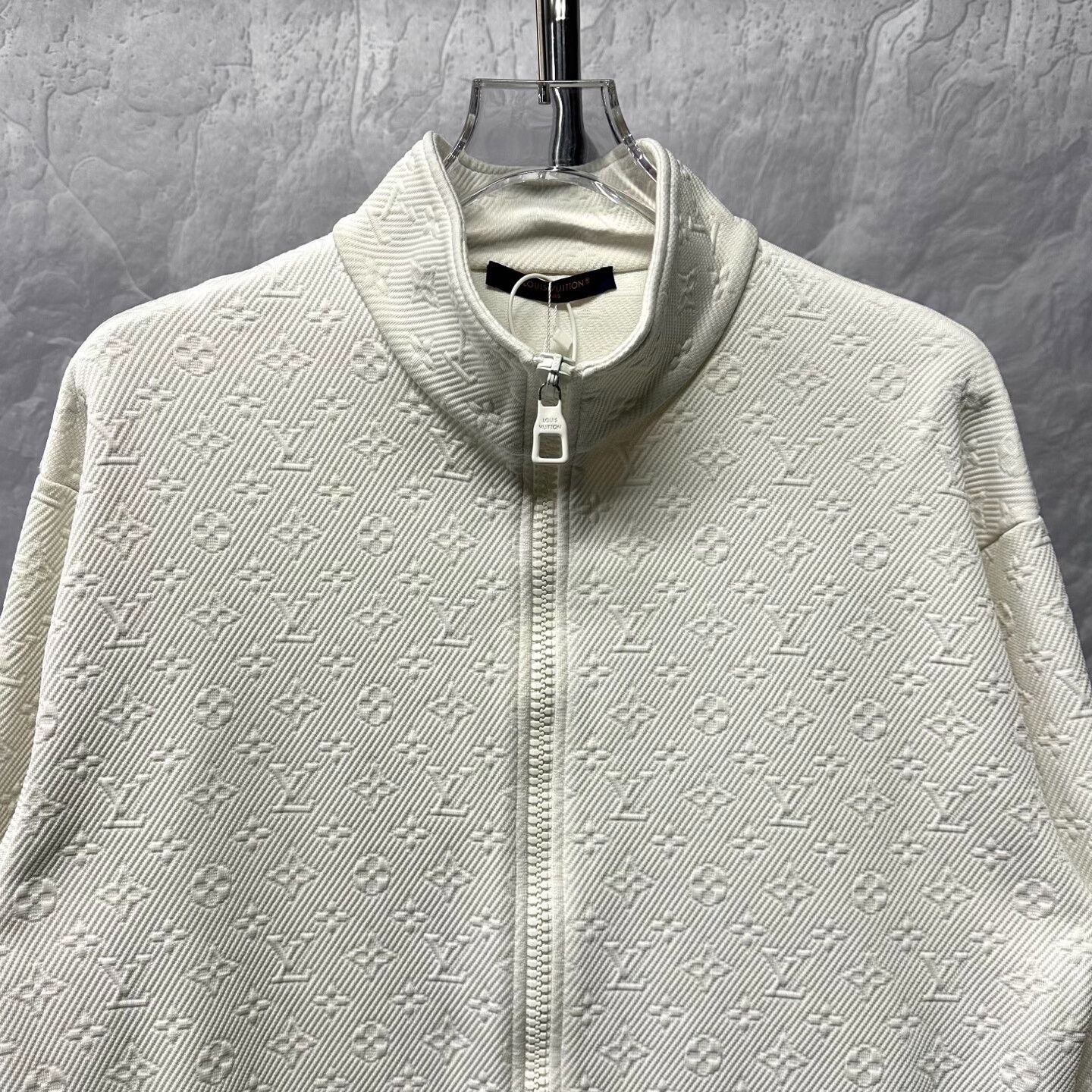Louis Vuitton Louis Vuitton White Zip Up Jacket XL Size US XL / EU 56 / 4 - 2 Thumbnail