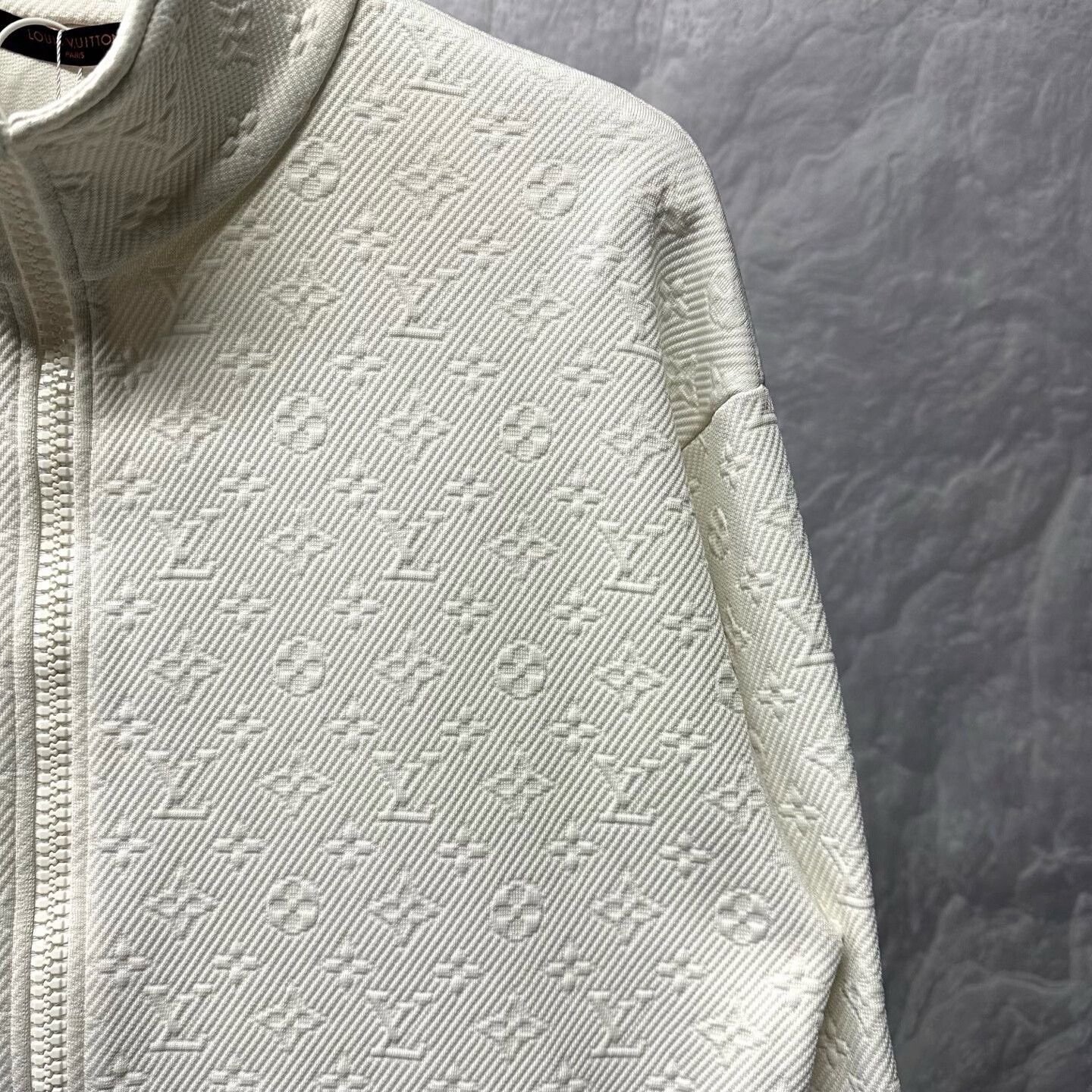 Louis Vuitton Louis Vuitton White Zip Up Jacket XL Size US XL / EU 56 / 4 - 3 Thumbnail