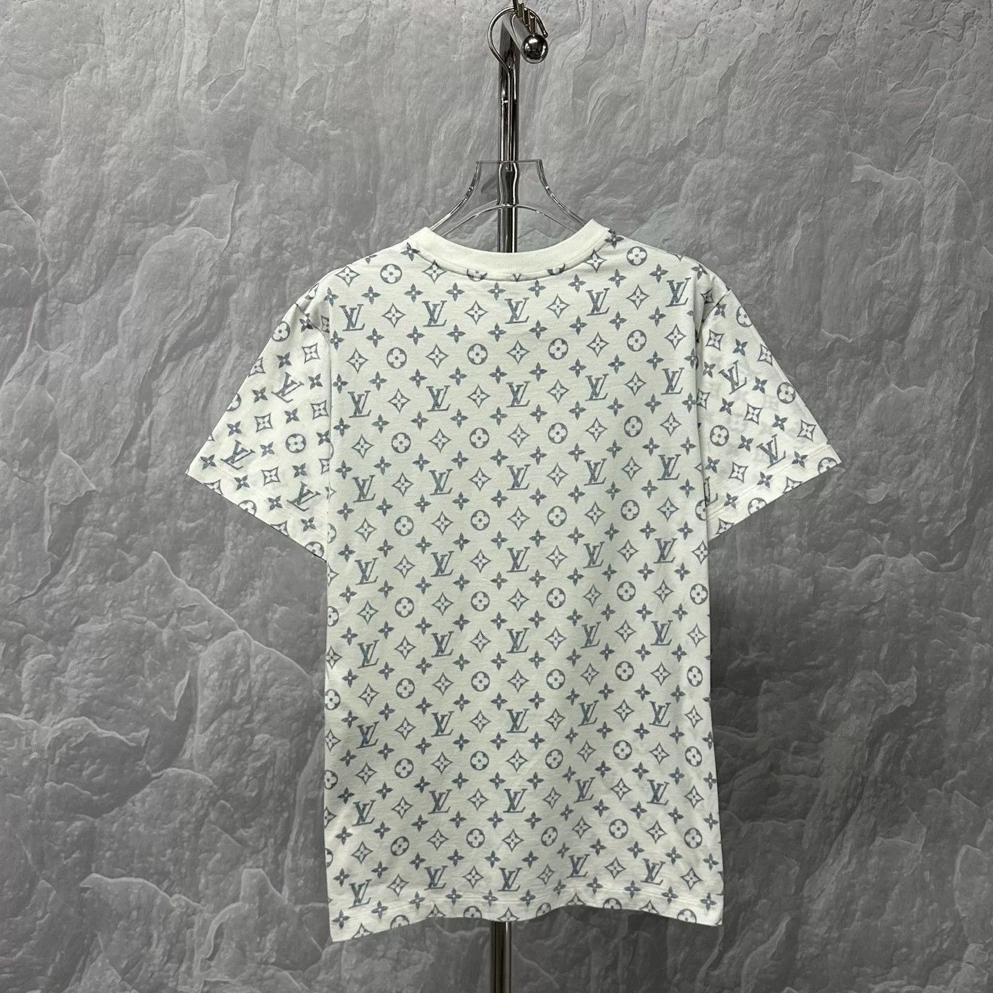 Louis Vuitton louis vuitton logo chain short sleeve t-shirt Size US L / EU 52-54 / 3 - 4 Thumbnail