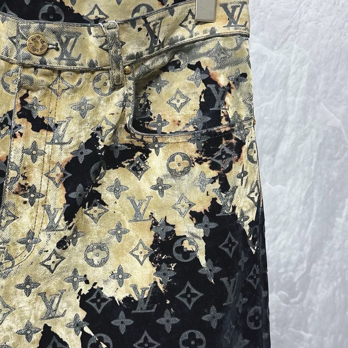 Louis Vuitton louis vuitton fire cloud velvet pants Size 36" / US 14 / IT 50 - 3 Thumbnail