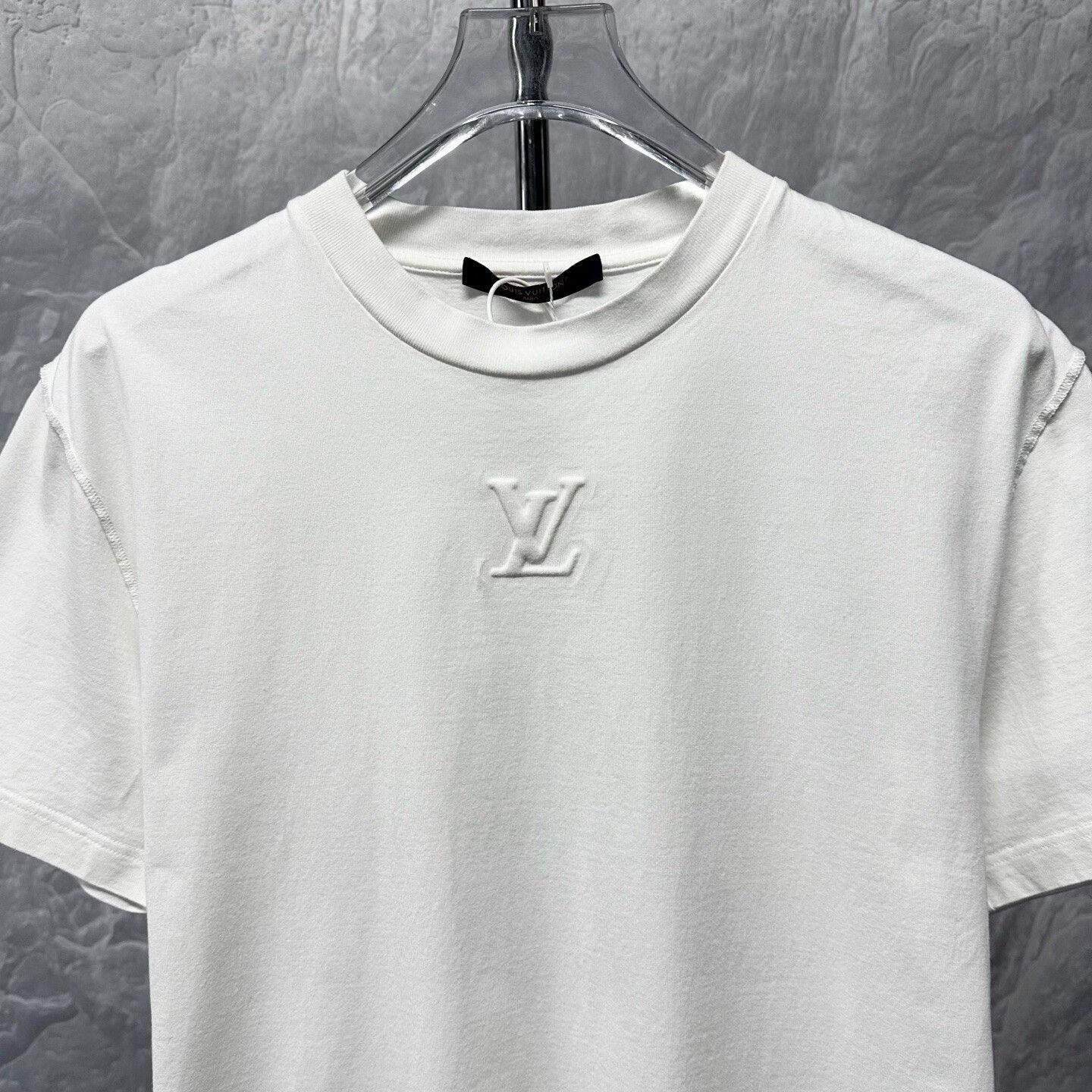 Louis Vuitton louis vuitton white embossed short sleeve shirt Size US S / EU 44-46 / 1 - 2 Thumbnail