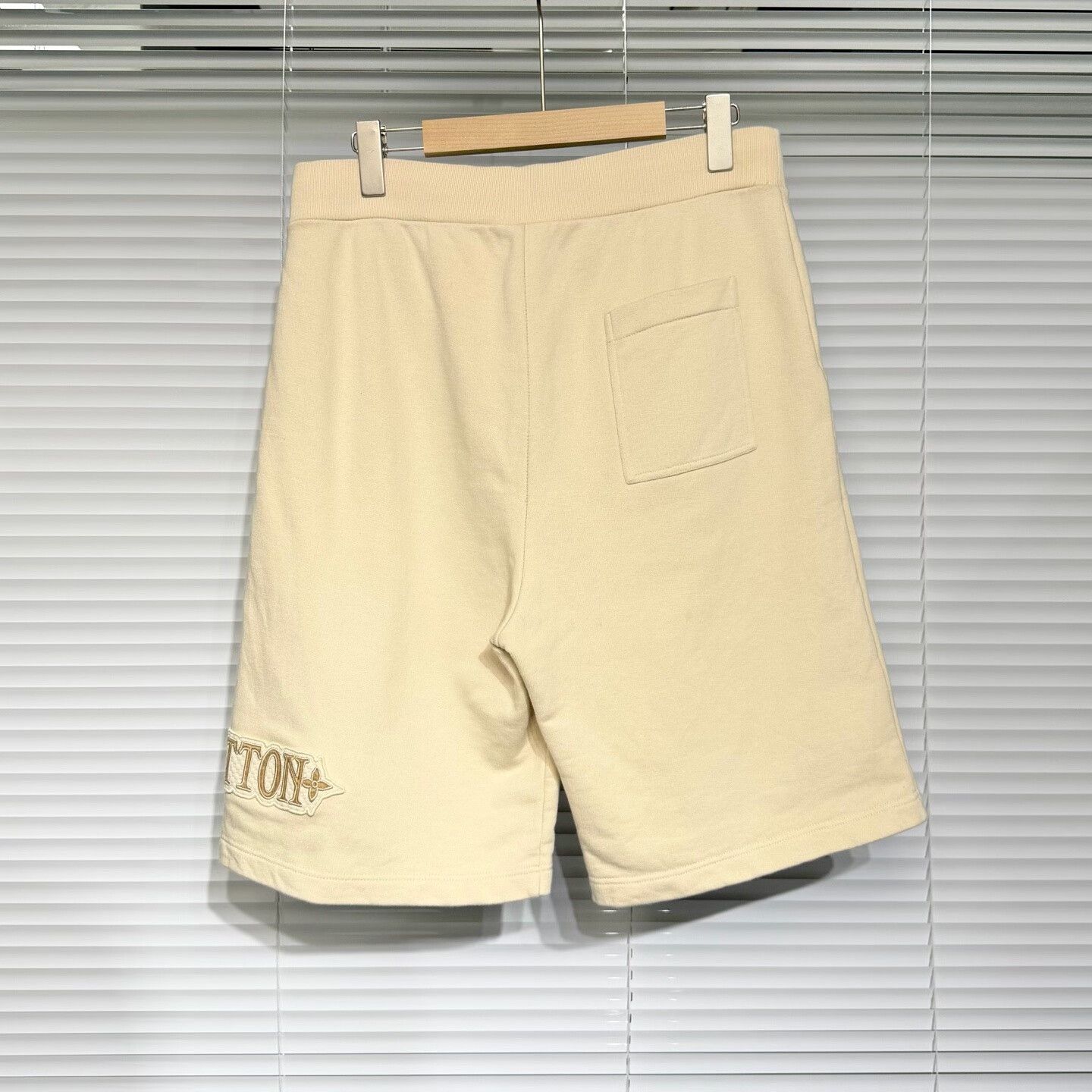 Louis Vuitton louis vuitton embroidered casual shorts in beige Size US 28 / EU 44 - 2 Thumbnail