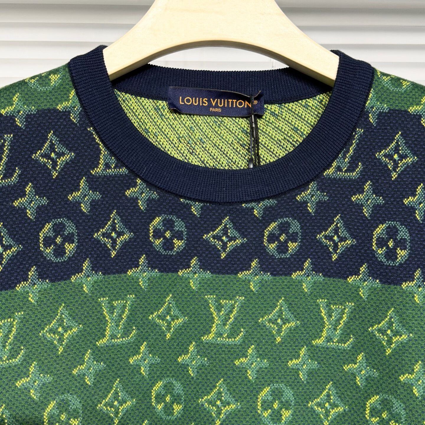 Louis Vuitton lv knitted short sleeve t-shirt in green Size US L / EU 52-54 / 3 - 3 Thumbnail