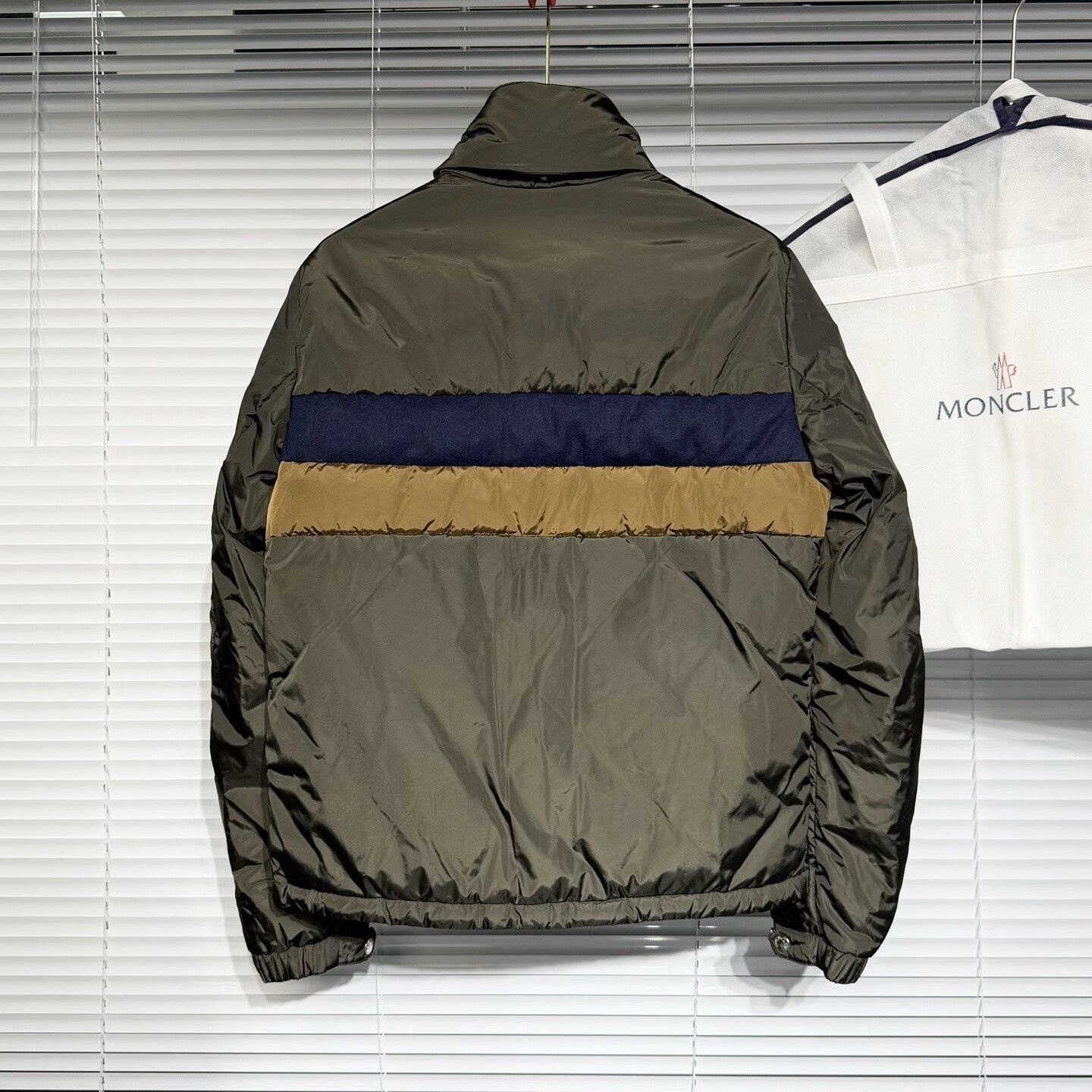 Moncler moncler green down jacket with logo Size US M / EU 48-50 / 2 - 2 Thumbnail