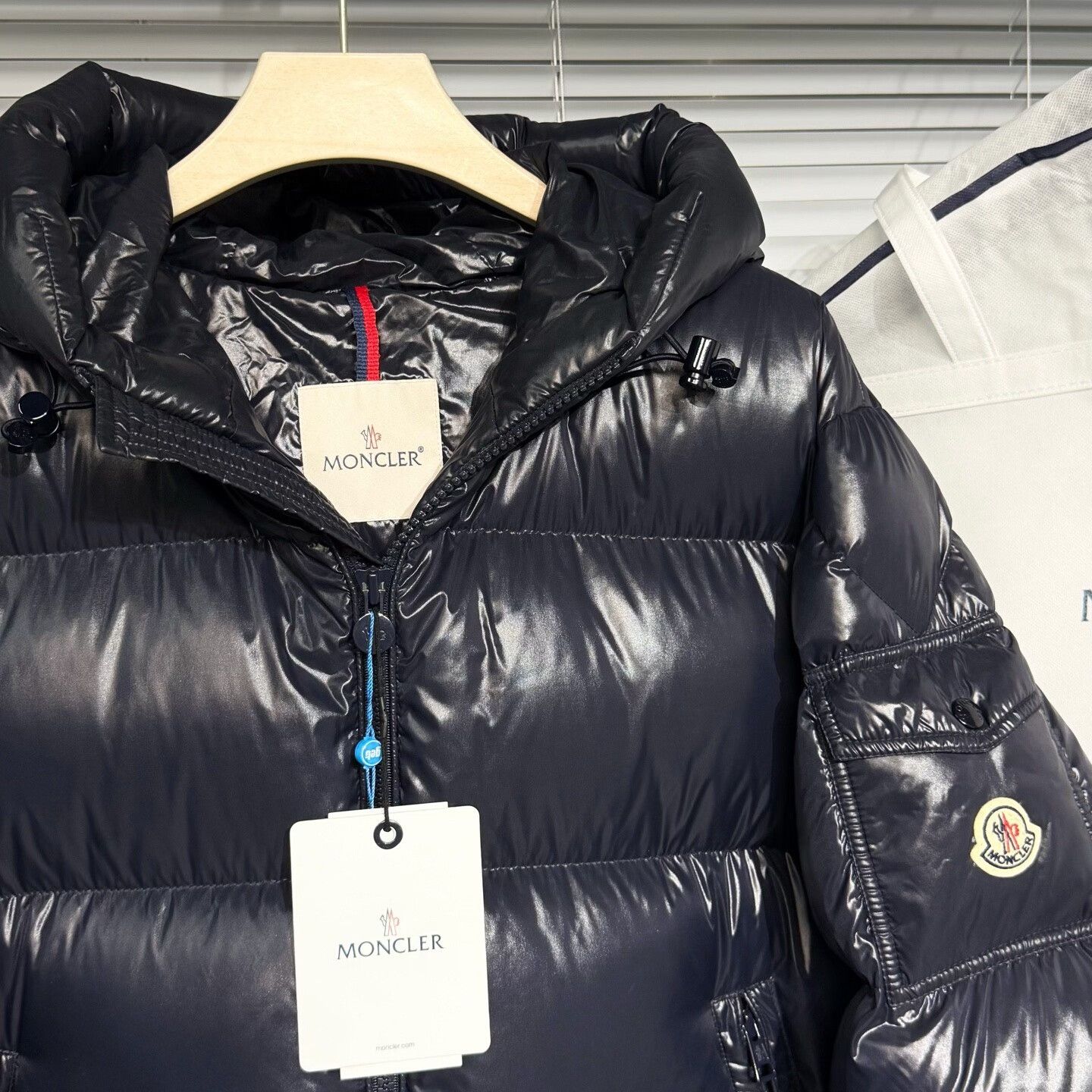 Moncler moncler ecrins down jacket with hood Size US L / EU 52-54 / 3 - 3 Thumbnail