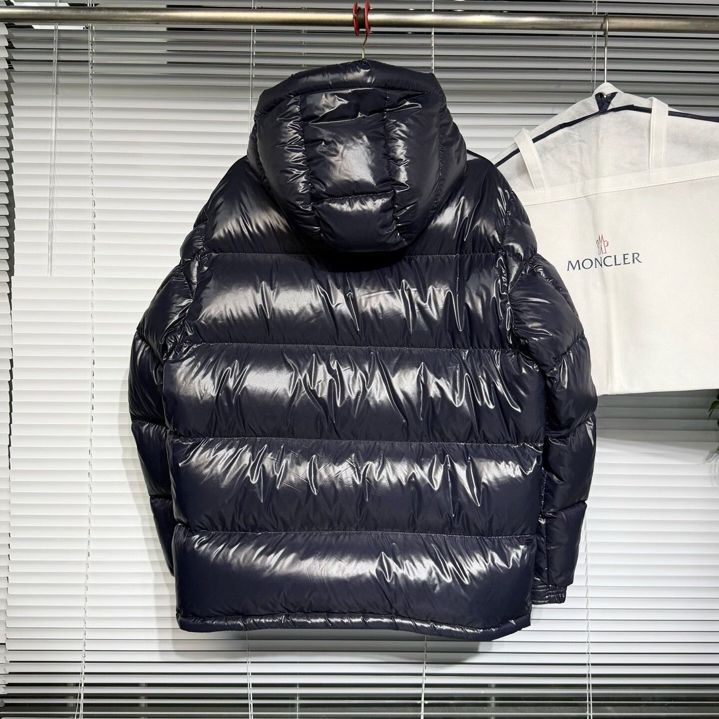 Moncler moncler ecrins down jacket with hood Size US L / EU 52-54 / 3 - 2 Thumbnail