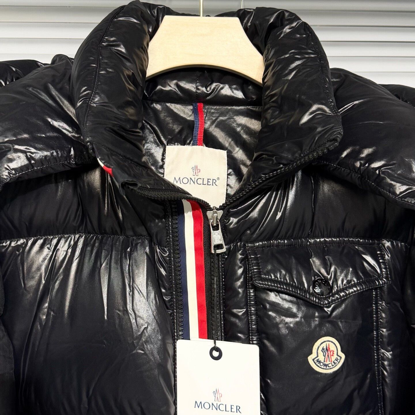Moncler moncler montbeliard puffer jacket with hood Size US L / EU 52-54 / 3 - 3 Thumbnail