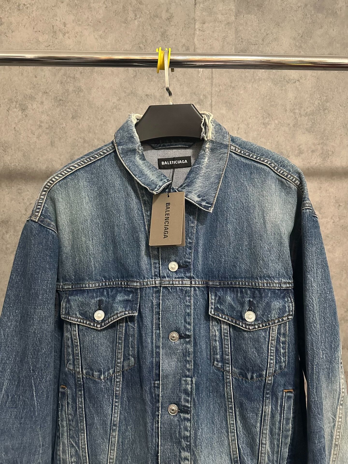 Balenciaga balenciaga denim jacket with logo detail Size US L / EU 52-54 / 3 - 6 Thumbnail