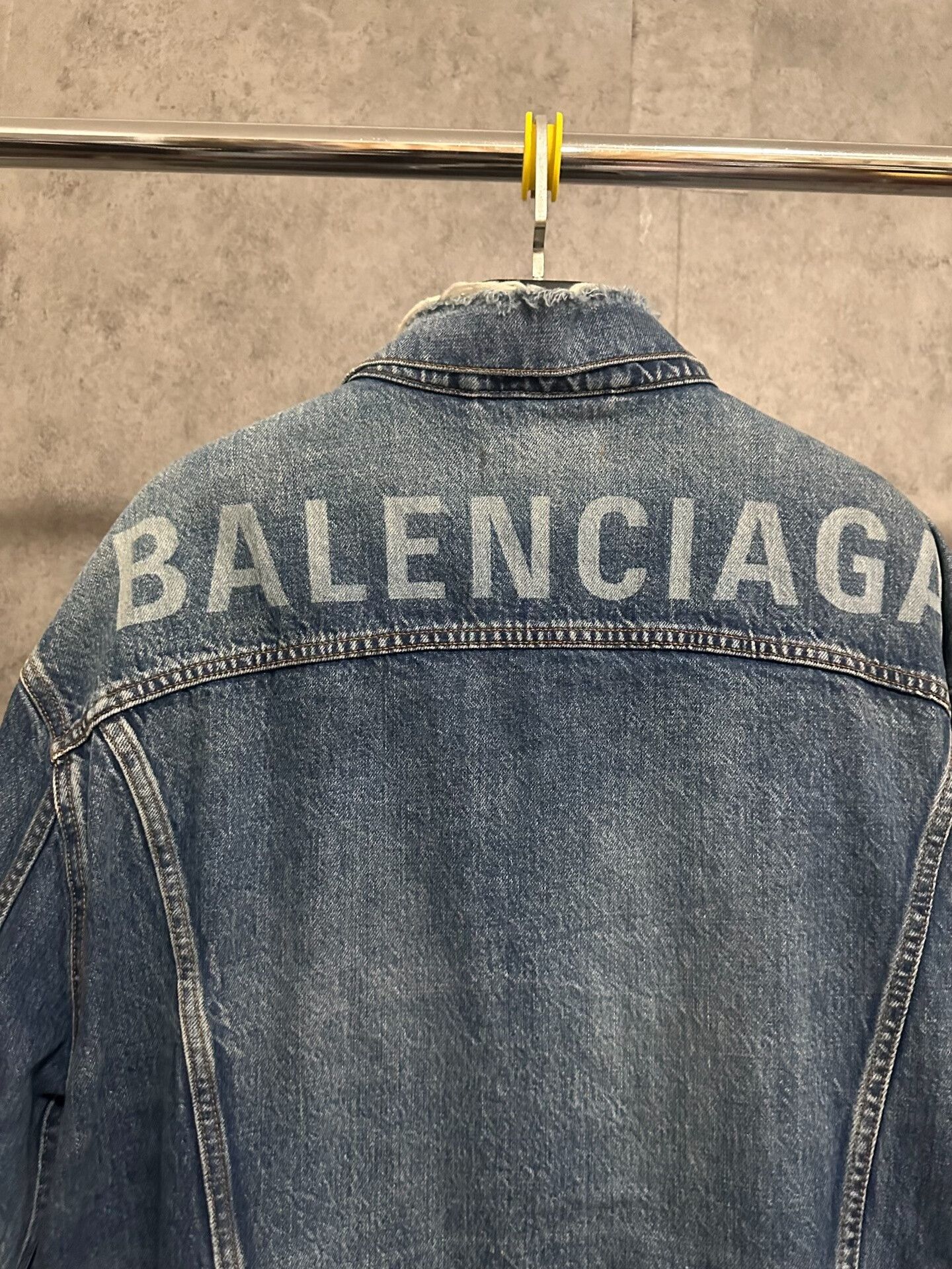 Balenciaga balenciaga denim jacket with logo detail Size US L / EU 52-54 / 3 - 2 Thumbnail