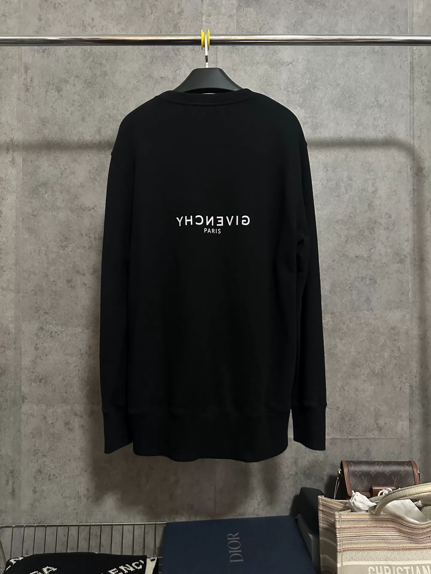 Givenchy givenchy black logo sweatshirt for men Size US S / EU 44-46 / 1 - 5 Thumbnail