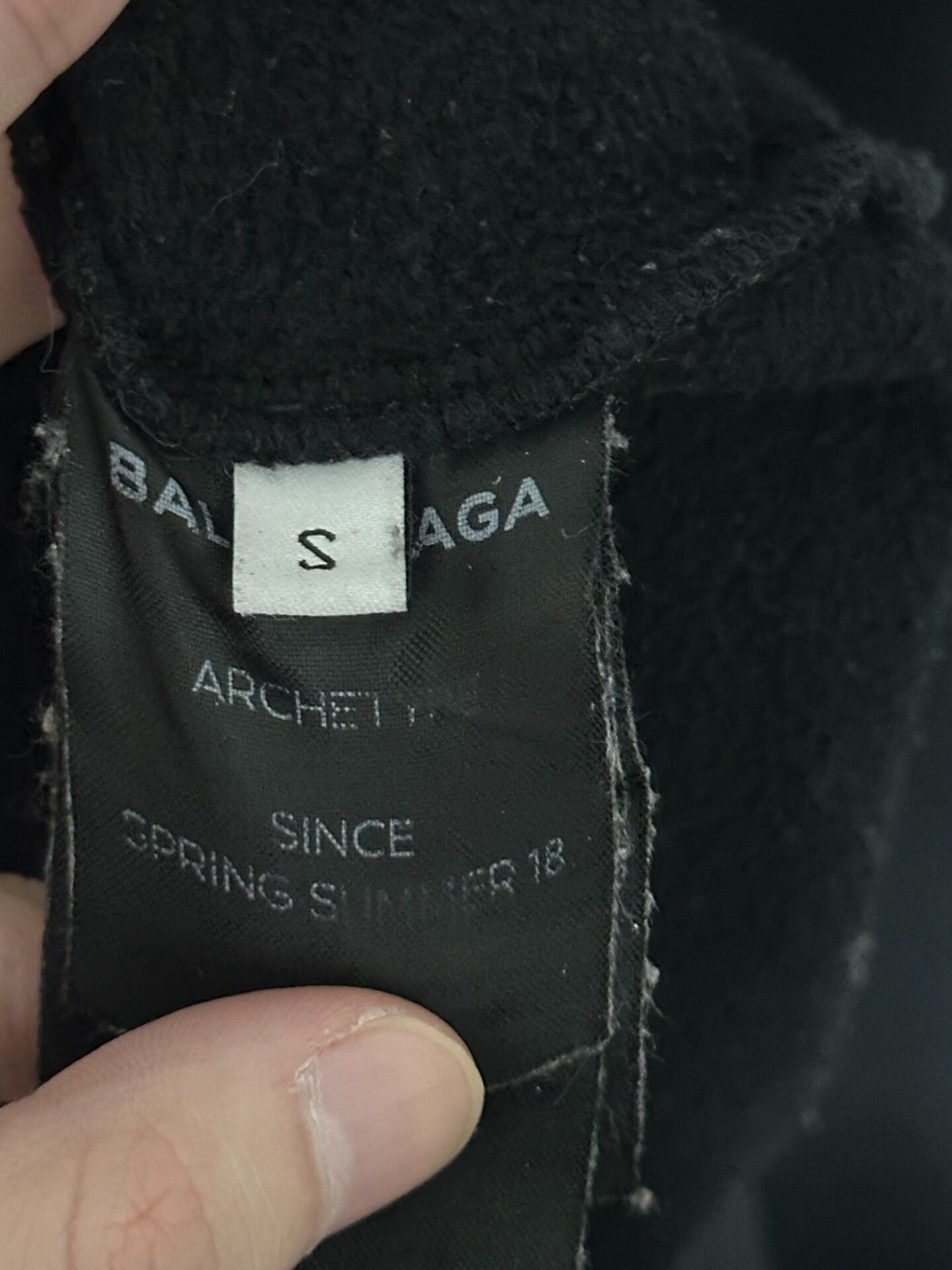 Balenciaga balenciaga black logo crewneck sweatshirt Size US S / EU 44-46 / 1 - 3 Thumbnail