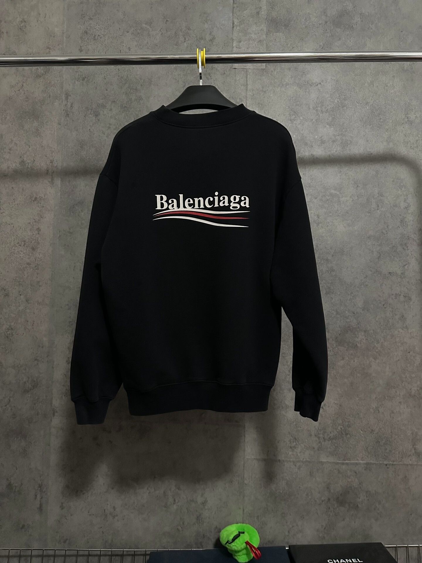 Balenciaga balenciaga black logo crewneck sweatshirt Size US S / EU 44-46 / 1 - 4 Thumbnail