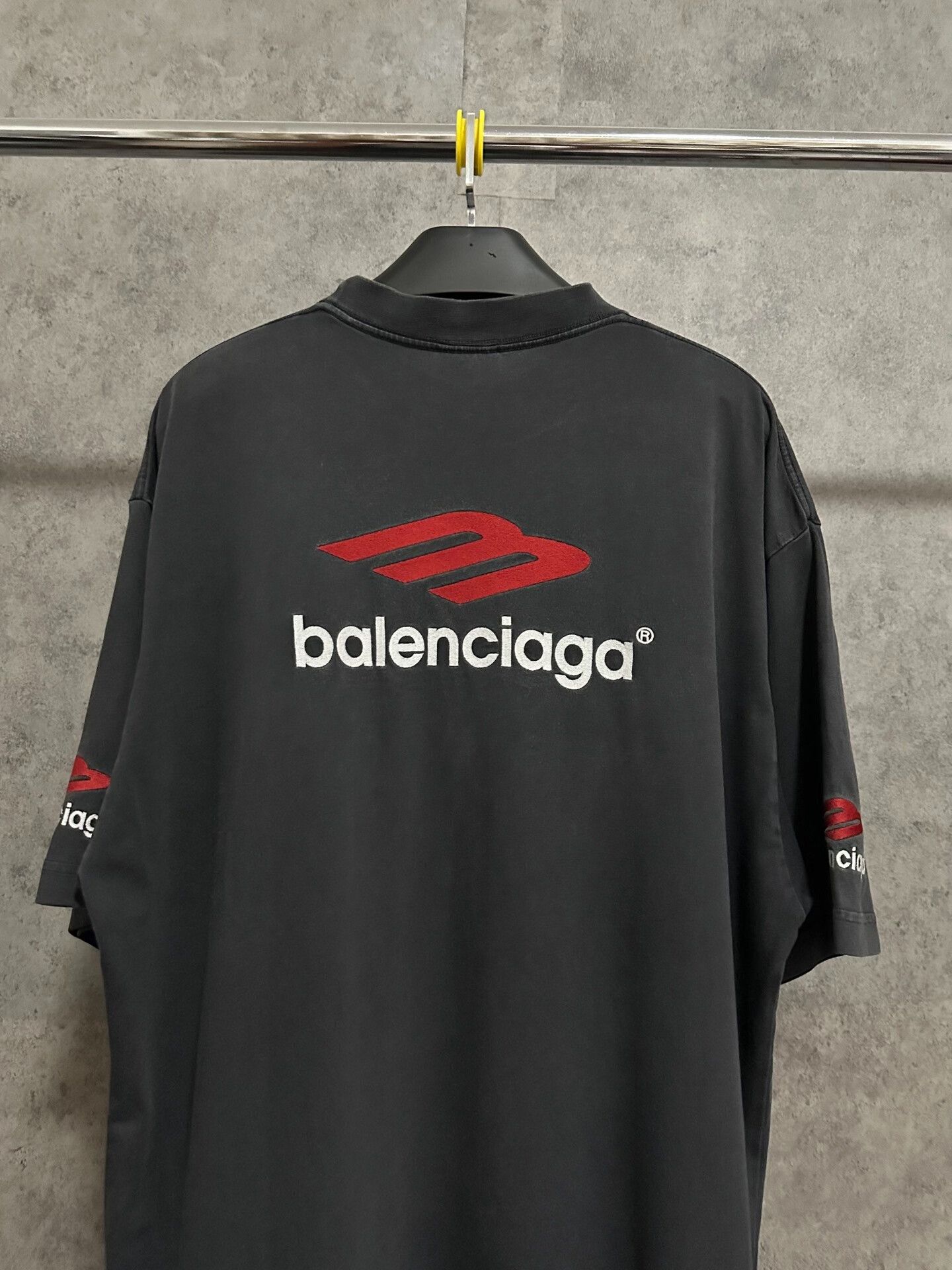 Balenciaga balenciaga black red short sleeve t-shirt Size US M / EU 48-50 / 2 - 5 Thumbnail