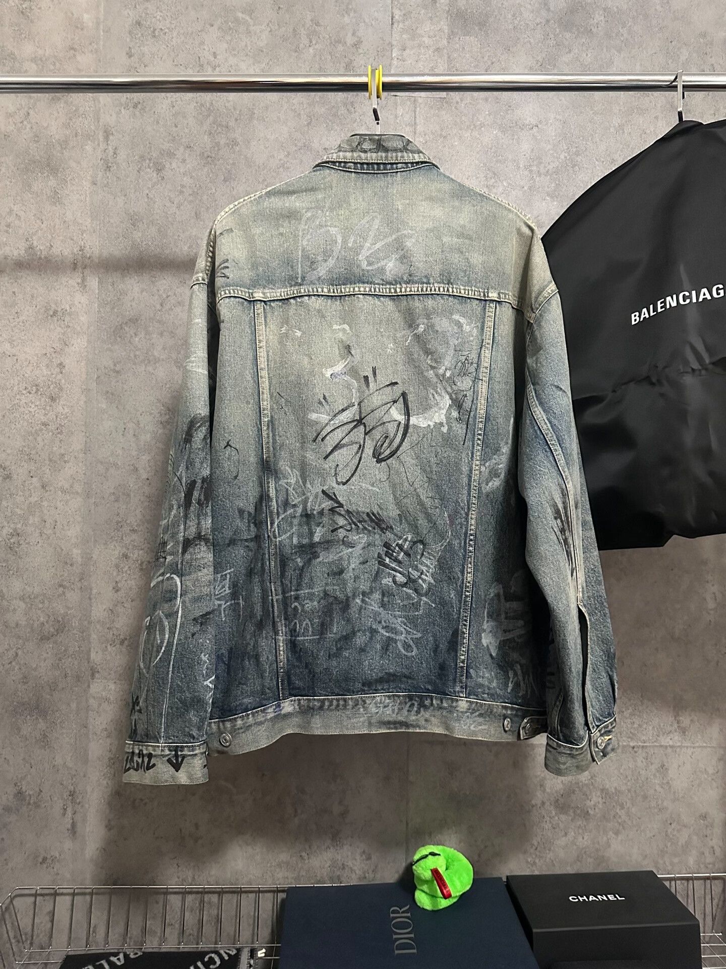 Balenciaga balenciaga graffiti denim jacket for men Size US M / EU 48-50 / 2 - 4 Thumbnail