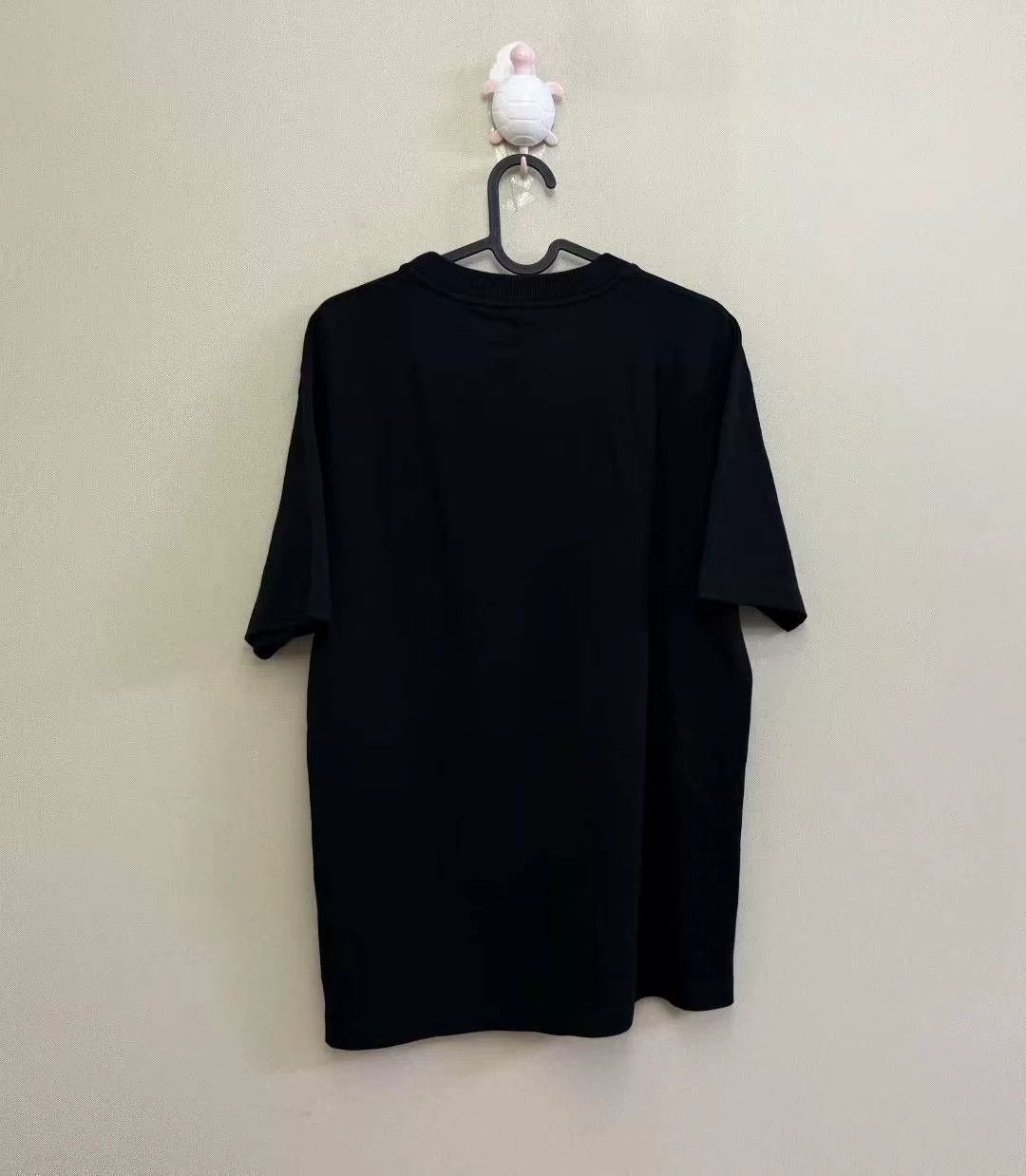 Louis Vuitton louis vuitton black logo short sleeve shirt Size US M / EU 48-50 / 2 - 4 Thumbnail