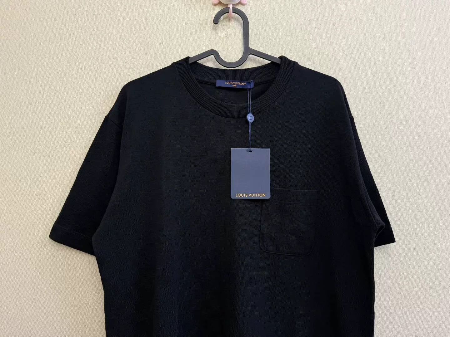 Louis Vuitton louis vuitton black logo short sleeve shirt Size US M / EU 48-50 / 2 - 2 Thumbnail