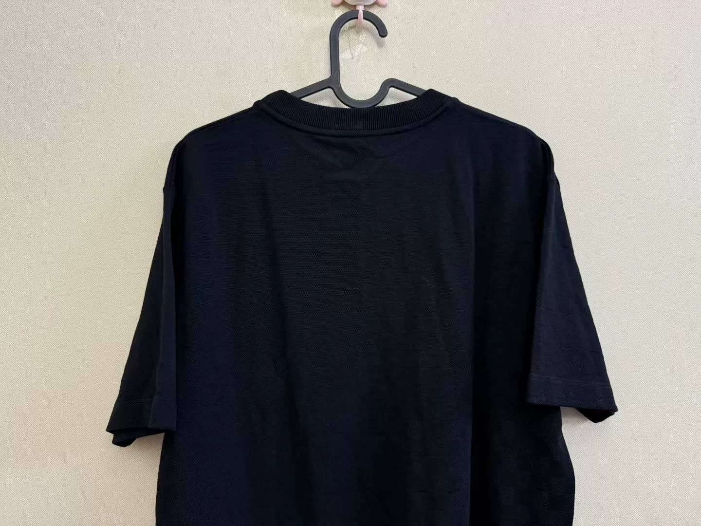 Louis Vuitton louis vuitton black logo short sleeve shirt Size US M / EU 48-50 / 2 - 5 Thumbnail
