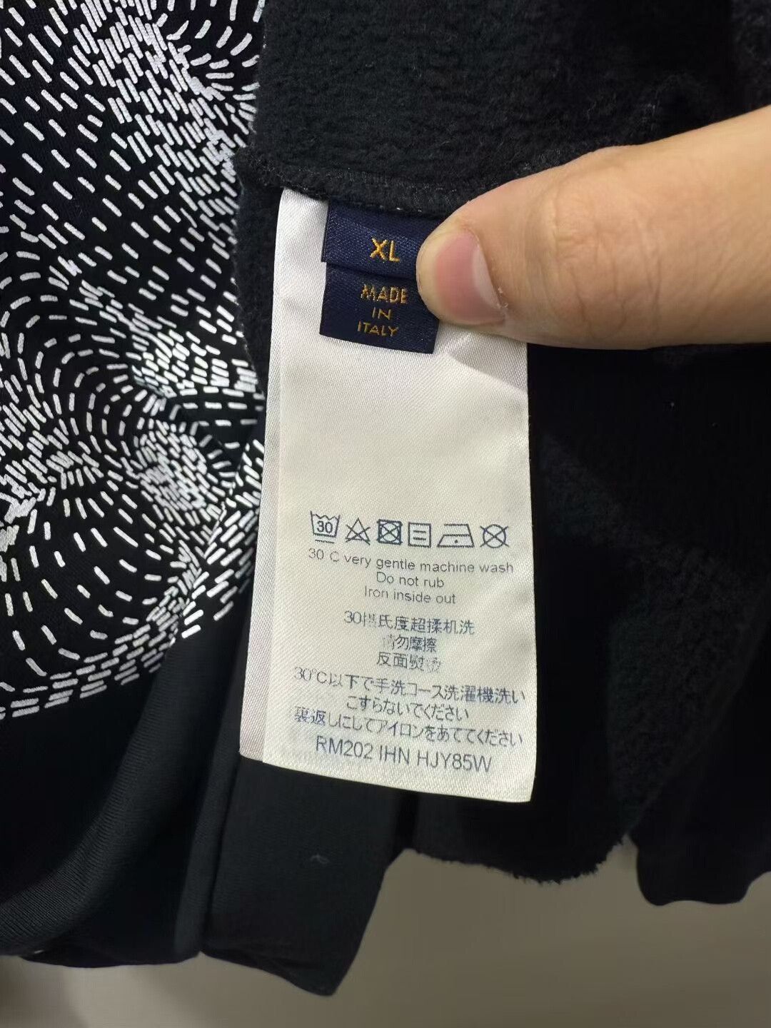 Louis Vuitton louis vuitton black floral logo sweatshirt Size US XL / EU 56 / 4 - 3 Thumbnail