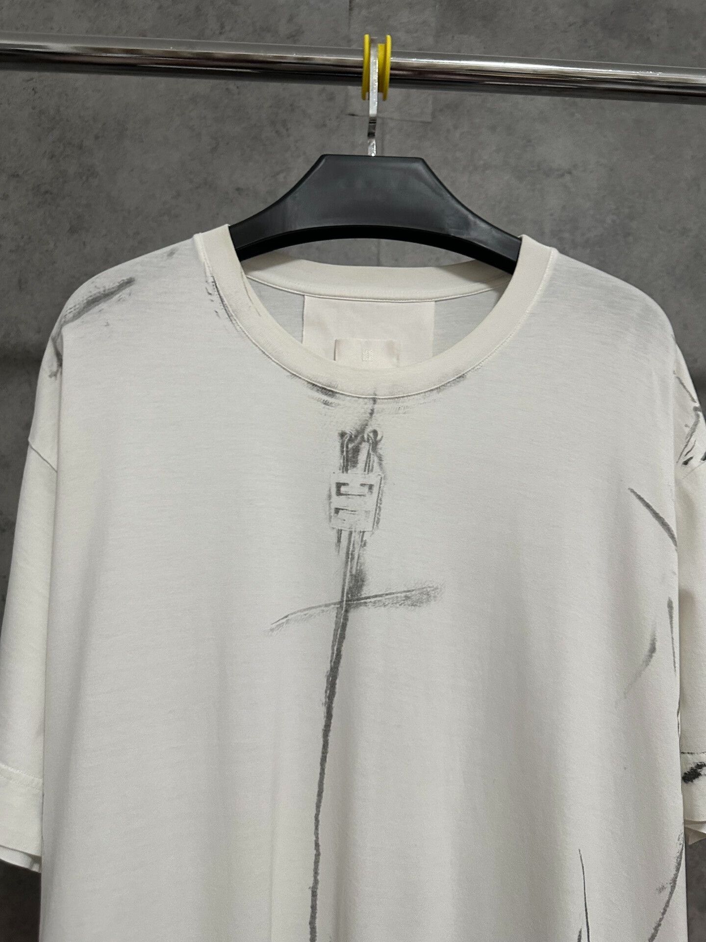 Givenchy Givenchy Logo Graffiti Short Sleeve T-Shirt Size US L / EU 52-54 / 3 - 2 Thumbnail