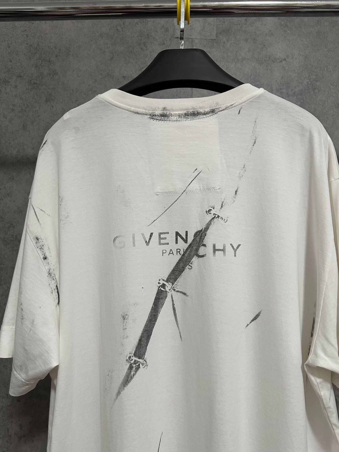 Givenchy Givenchy Logo Graffiti Short Sleeve T-Shirt Size US L / EU 52-54 / 3 - 5 Thumbnail