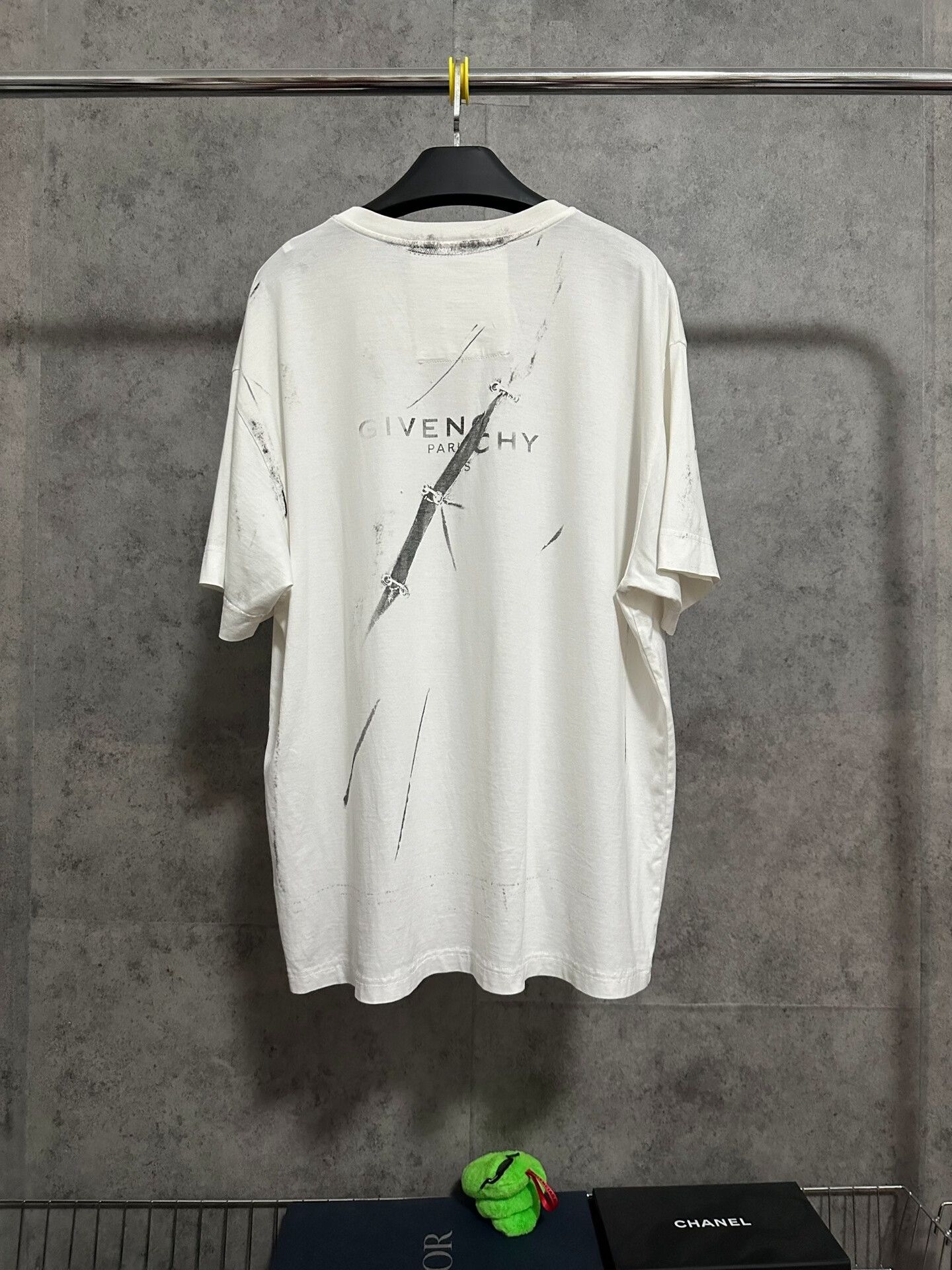 Givenchy Givenchy Logo Graffiti Short Sleeve T-Shirt Size US L / EU 52-54 / 3 - 4 Thumbnail