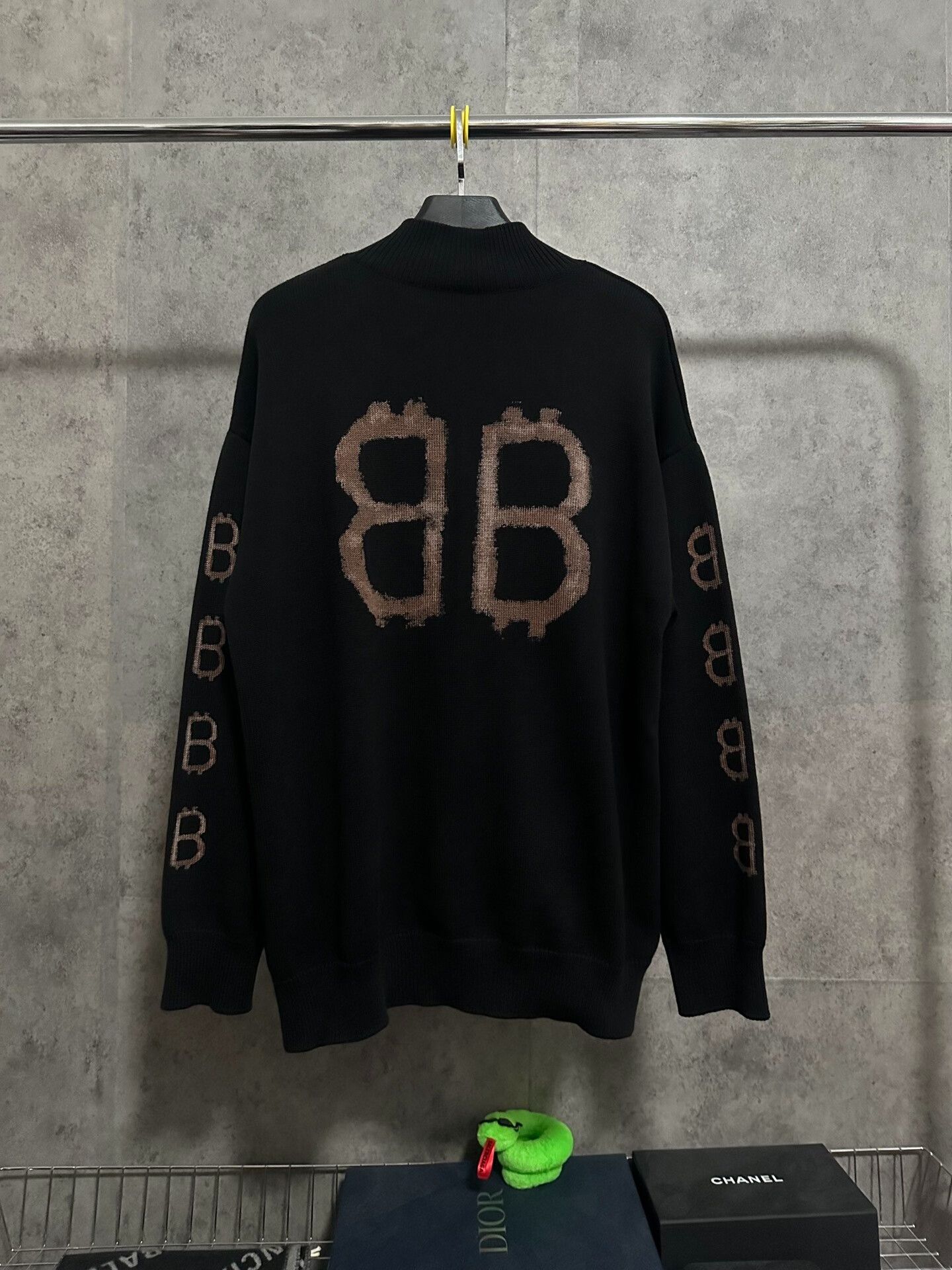Balenciaga balenciaga black knit sweater with bitcoin print Size US M / EU 48-50 / 2 - 4 Thumbnail