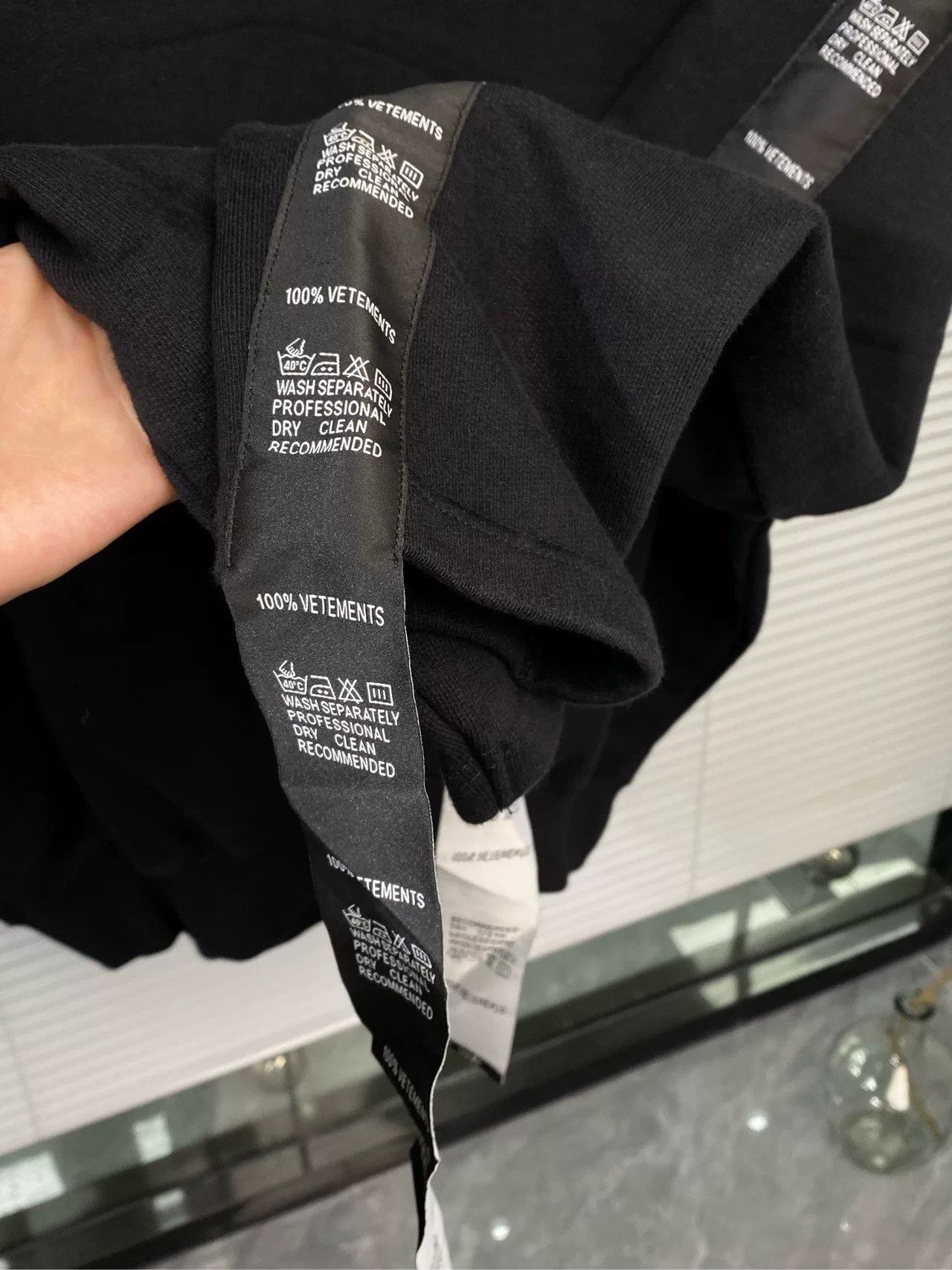 Vetements vetements black oversized sweatshirt with logo Size US S / EU 44-46 / 1 - 5 Thumbnail