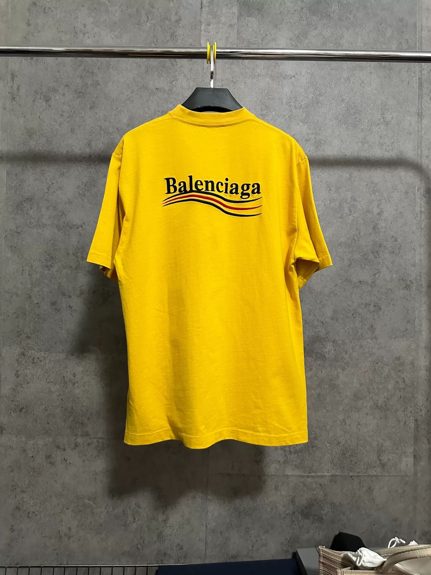 Balenciaga balenciaga yellow short sleeve t-shirt Size US XXS / EU 40 - 4 Thumbnail