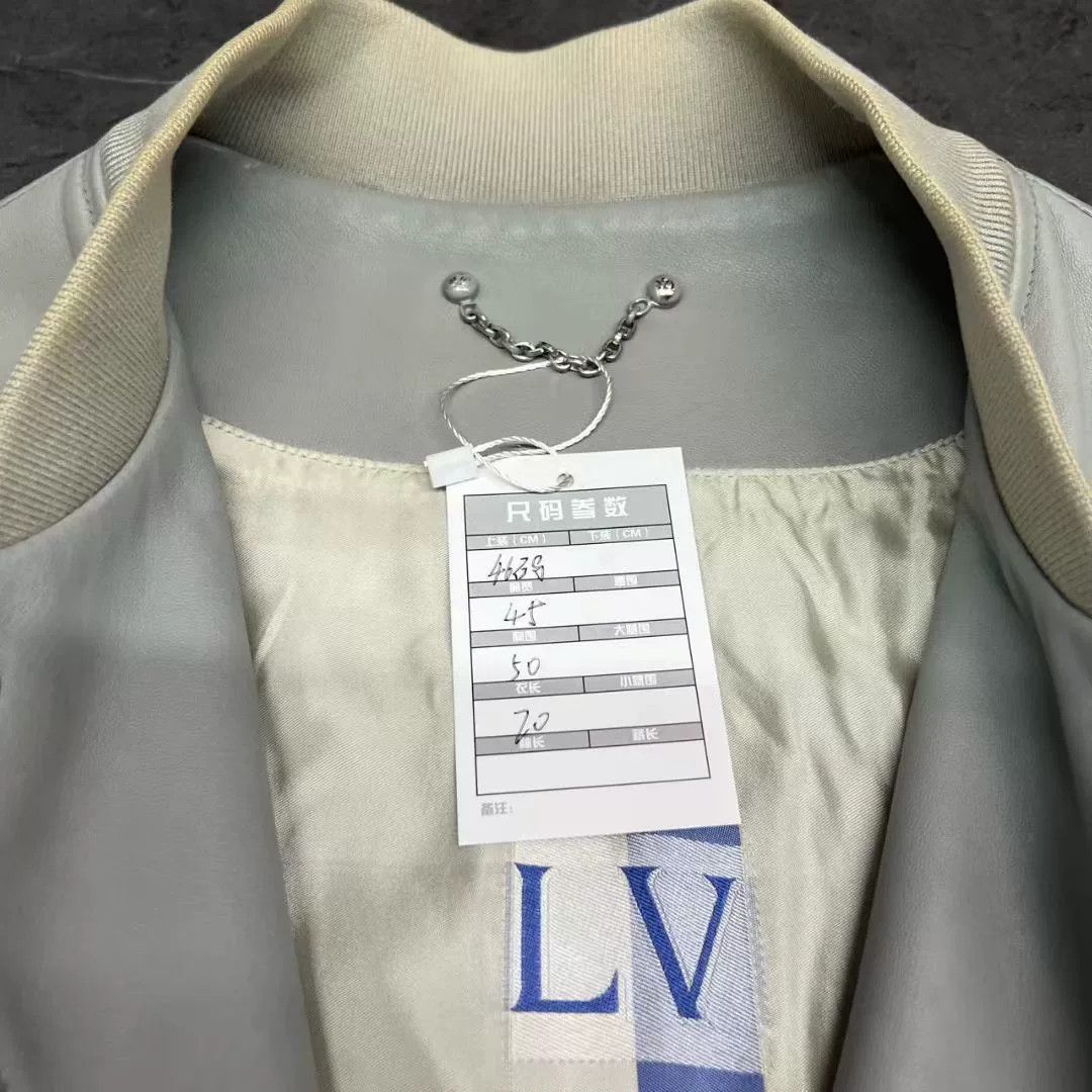 Louis Vuitton louis vuitton gray leather baseball jacket Size US M / EU 48-50 / 2 - 5 Thumbnail