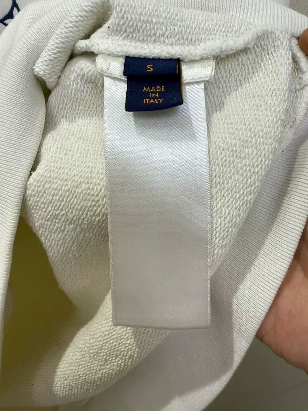 Louis Vuitton louis vuitton white gradient logo sweatshirt Size US S / EU 44-46 / 1 - 3 Thumbnail