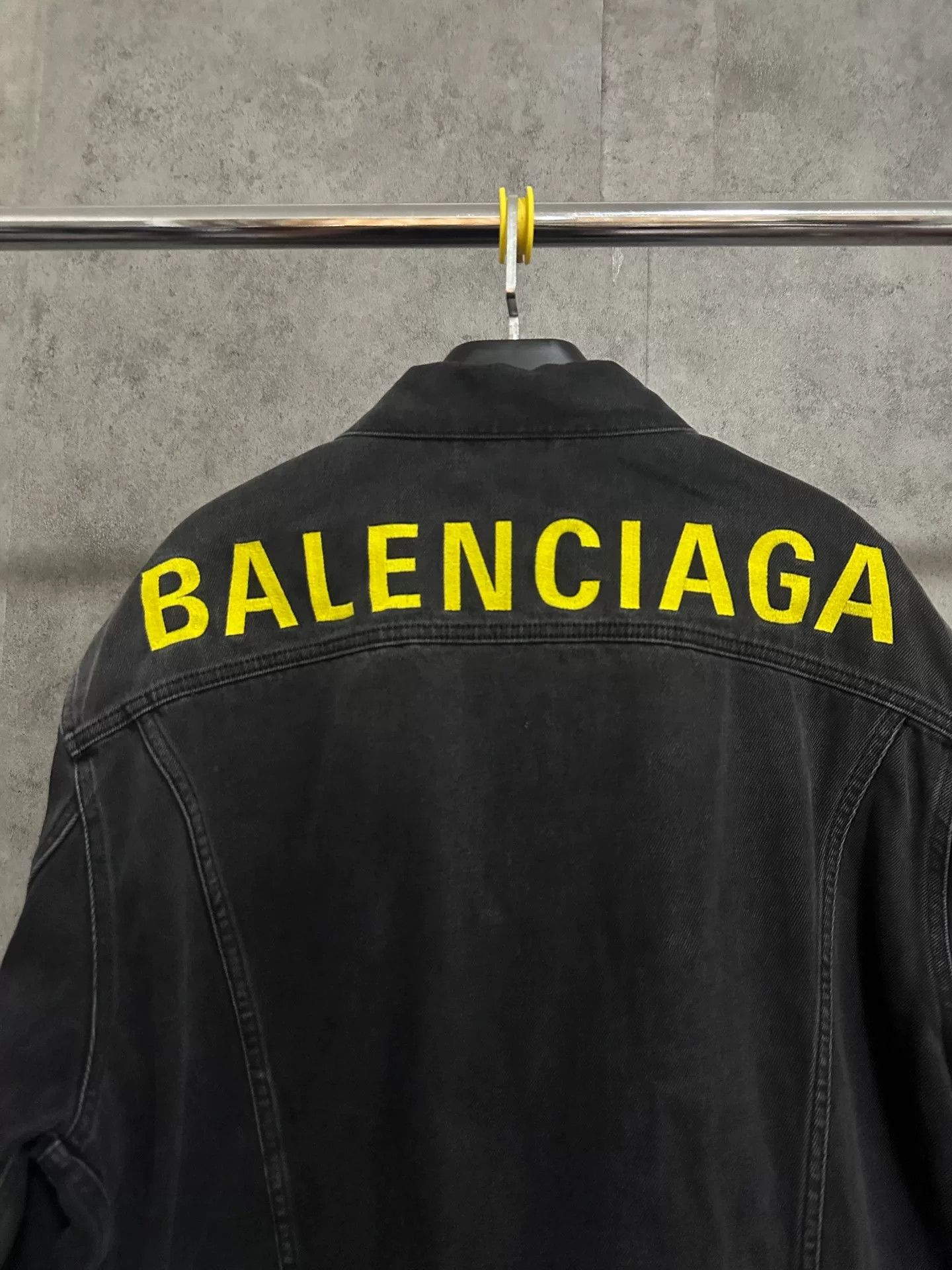Balenciaga balenciaga embroidered logo black denim jacket Size US XXL / EU 58 / 5 - 2 Thumbnail