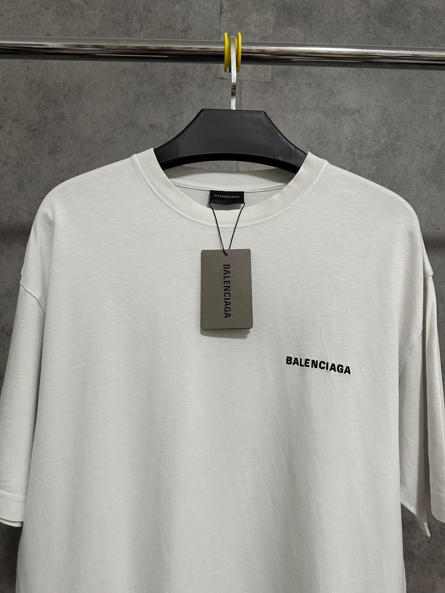 Balenciaga balenciaga white short sleeve t-shirt with embroidery Size US S / EU 44-46 / 1 - 2 Thumbnail