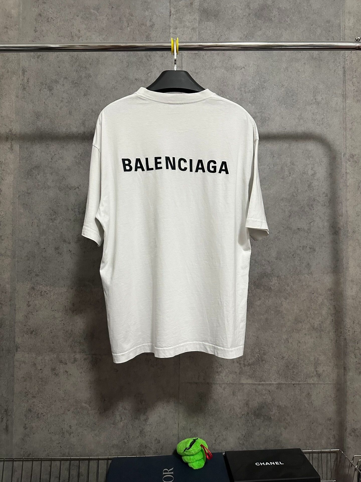 Balenciaga balenciaga white short sleeve t-shirt with embroidery Size US S / EU 44-46 / 1 - 4 Thumbnail