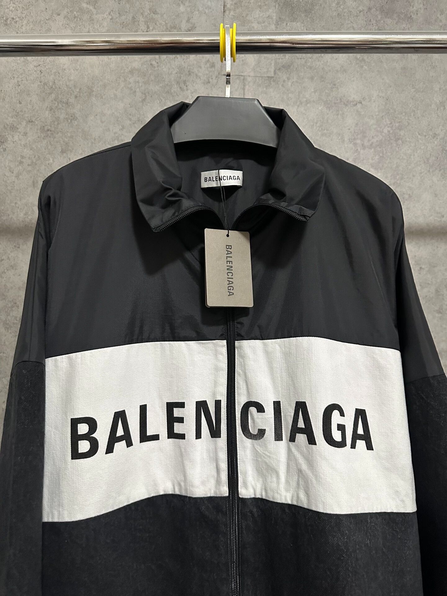 Balenciaga balenciaga black nylon jacket with logo Size US M / EU 48-50 / 2 - 2 Thumbnail