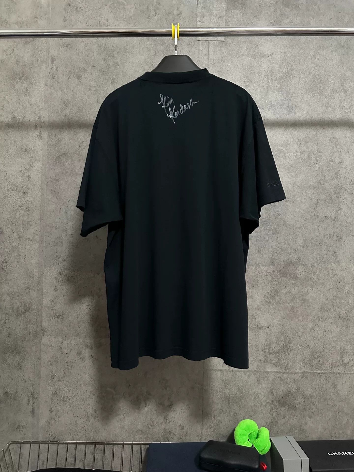 Balenciaga Balenciaga Kim Kardashian Graphic Short Sleeve Tee Size US S / EU 44-46 / 1 - 5 Thumbnail
