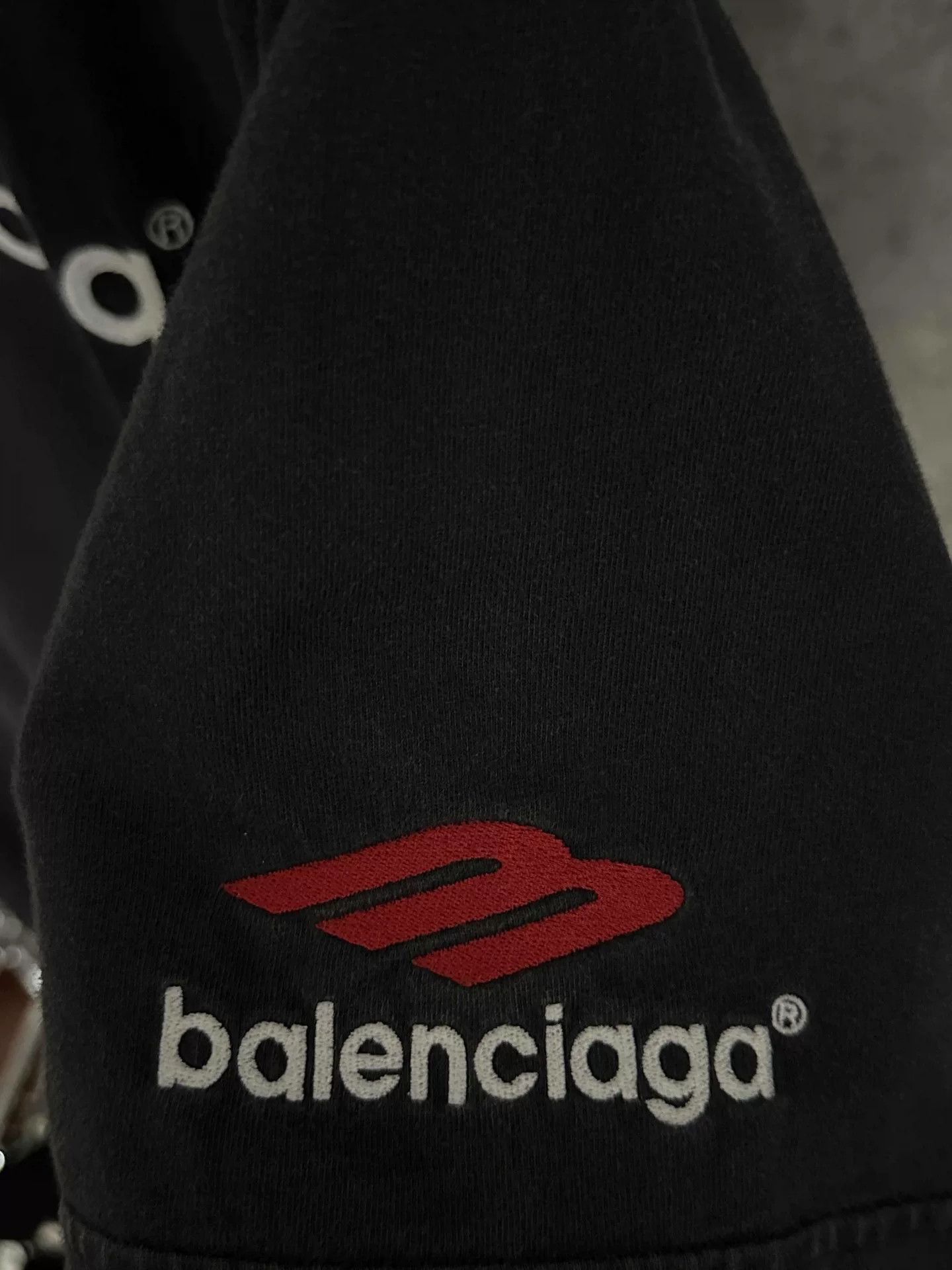 Balenciaga balenciaga short sleeve logo t-shirt black red Size US L / EU 52-54 / 3 - 6 Thumbnail