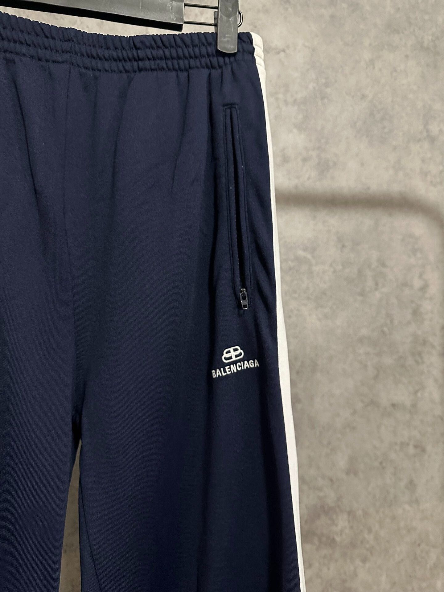 Balenciaga balenciaga logo embroidered casual pants navy Size US 28 / EU 44 - 2 Thumbnail