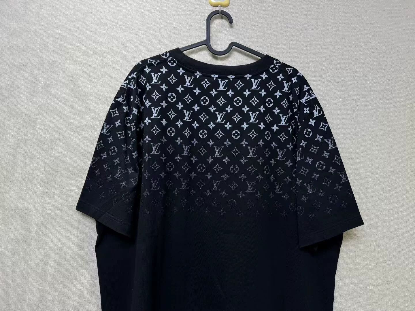 Louis Vuitton louis vuitton black logo gradient short sleeve Size US L / EU 52-54 / 3 - 5 Thumbnail