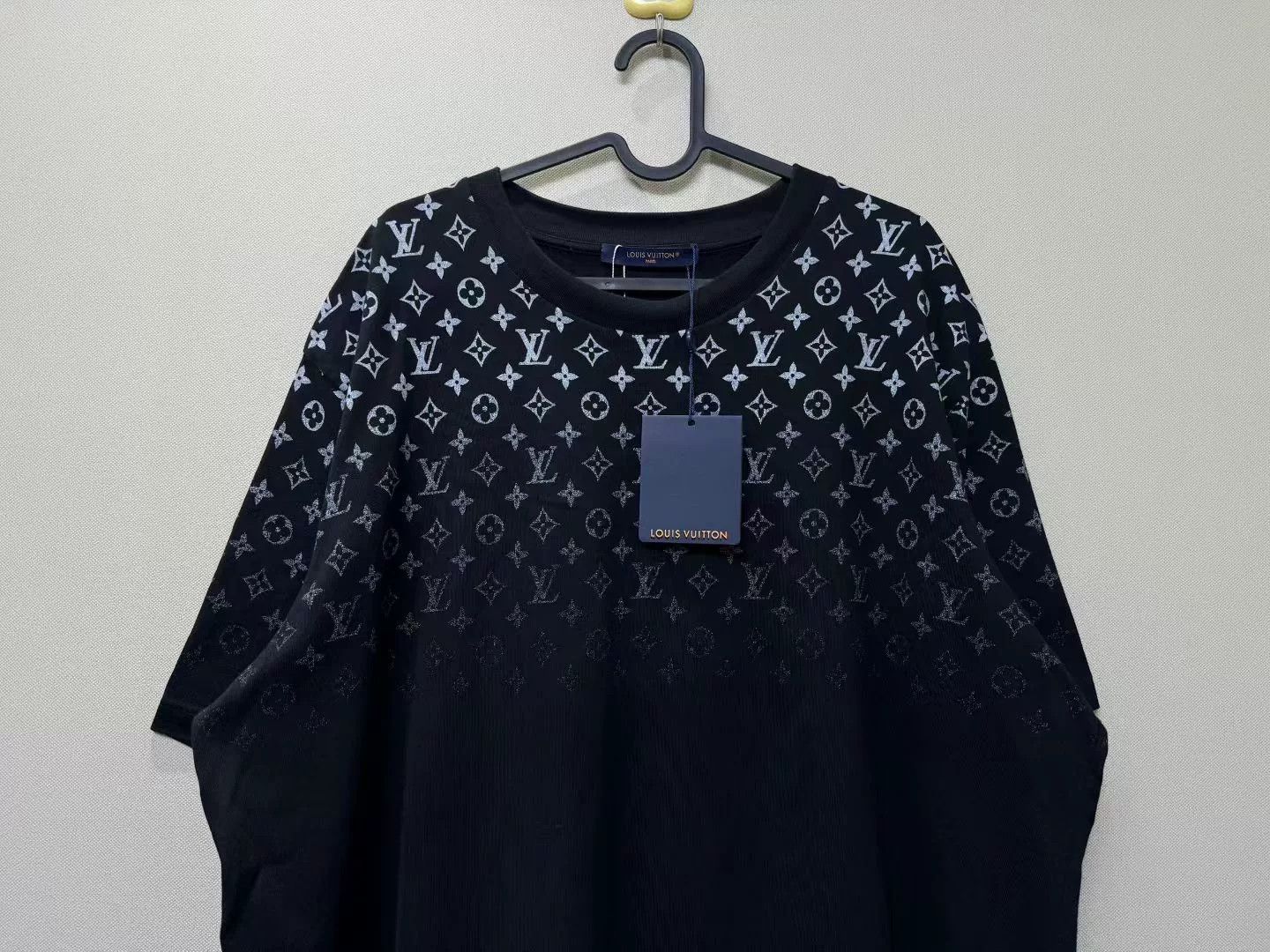 Louis Vuitton louis vuitton black logo gradient short sleeve Size US L / EU 52-54 / 3 - 2 Thumbnail